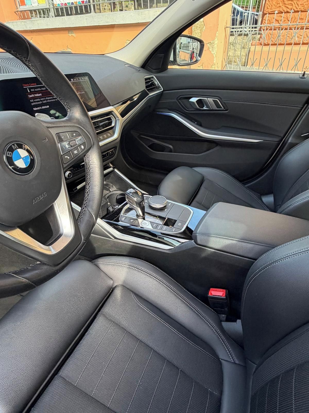 BMW Řada 3, BMW 320d xDrive Sedan - fotka 6