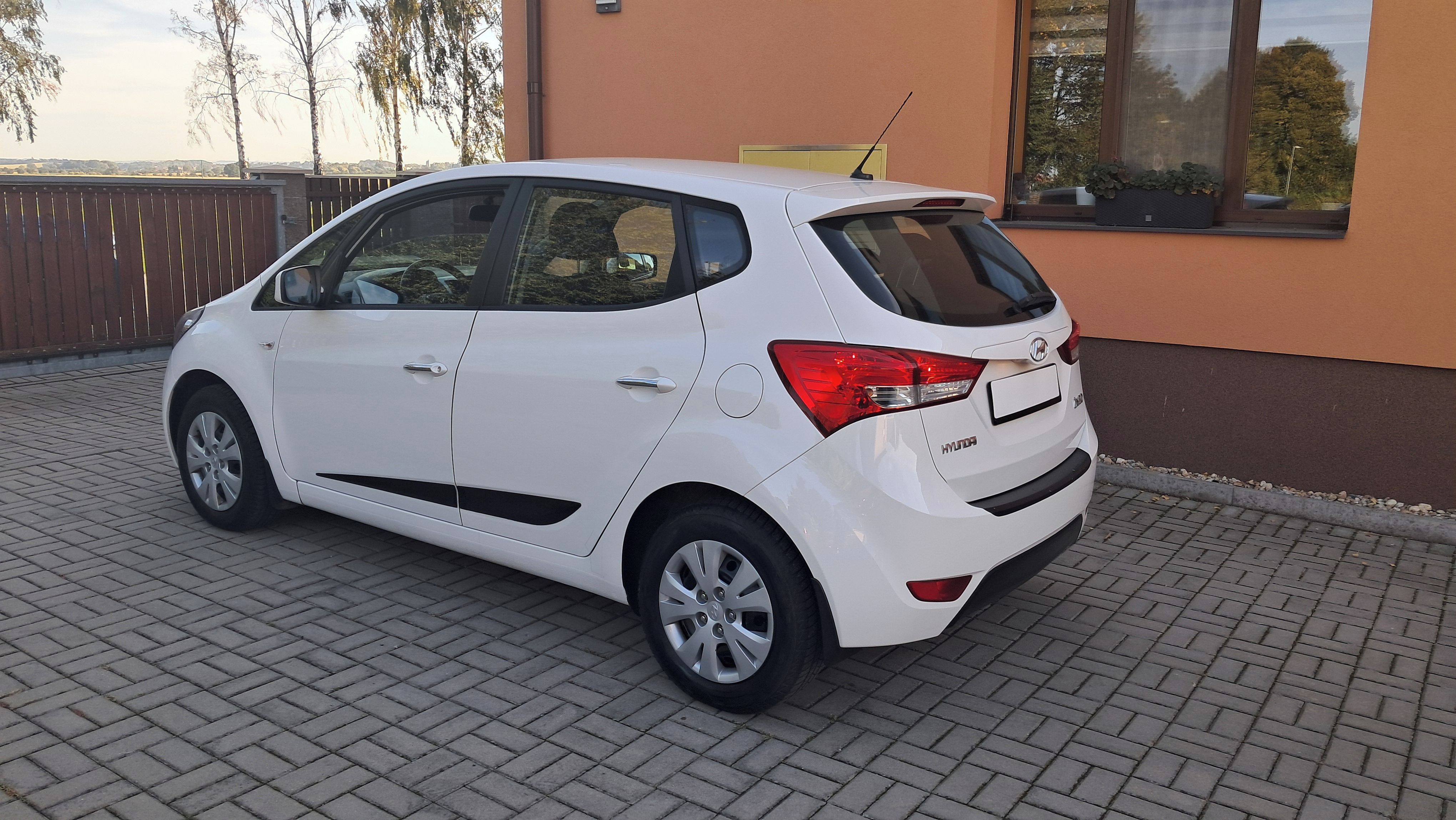 Hyundai ix20, 1.4i / 1.Majitel CZ /93 000 km - fotka 4