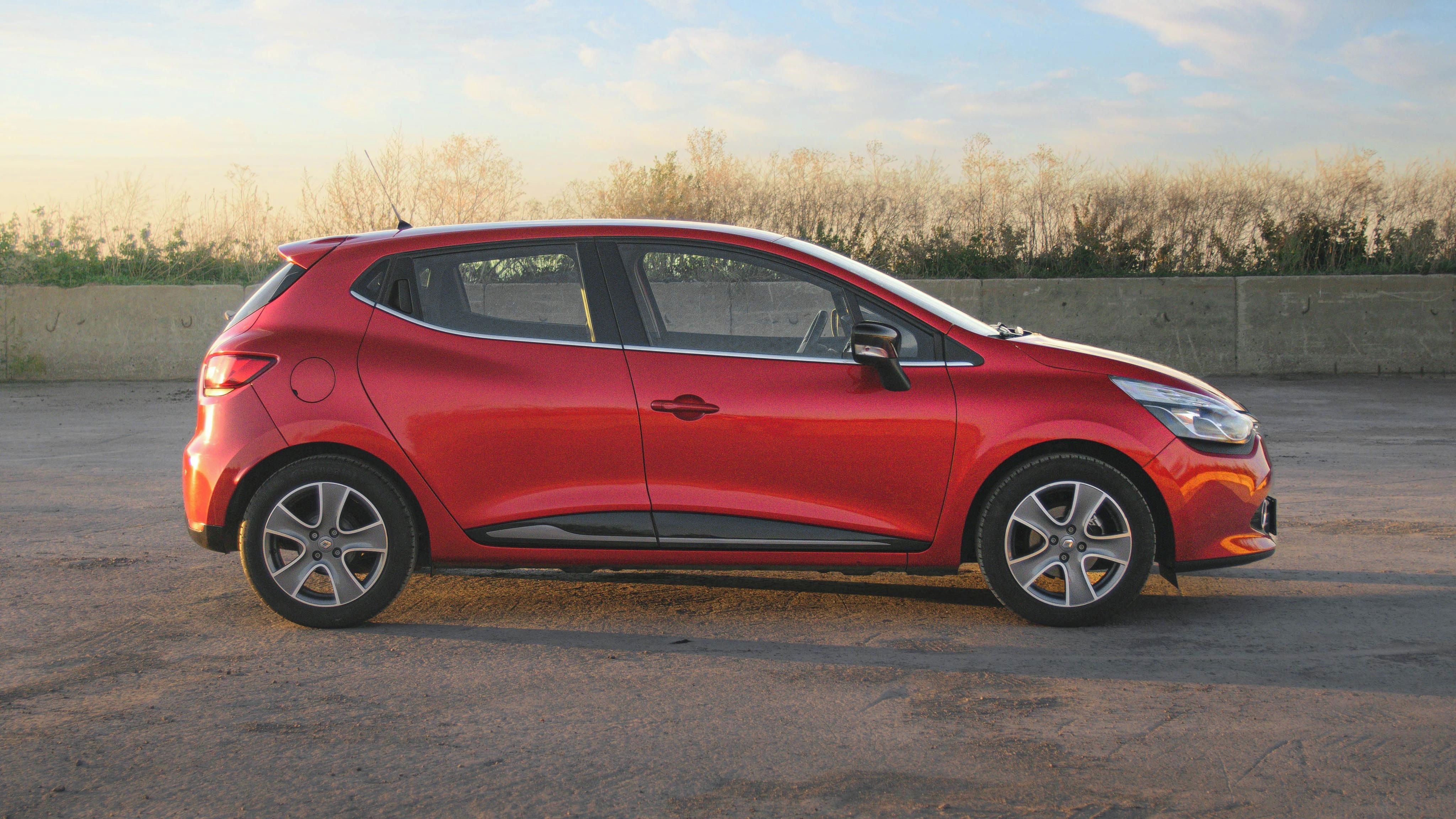 Renault Clio, 1,2/54kW 1.Maj ČR AC Senzory - fotka 4
