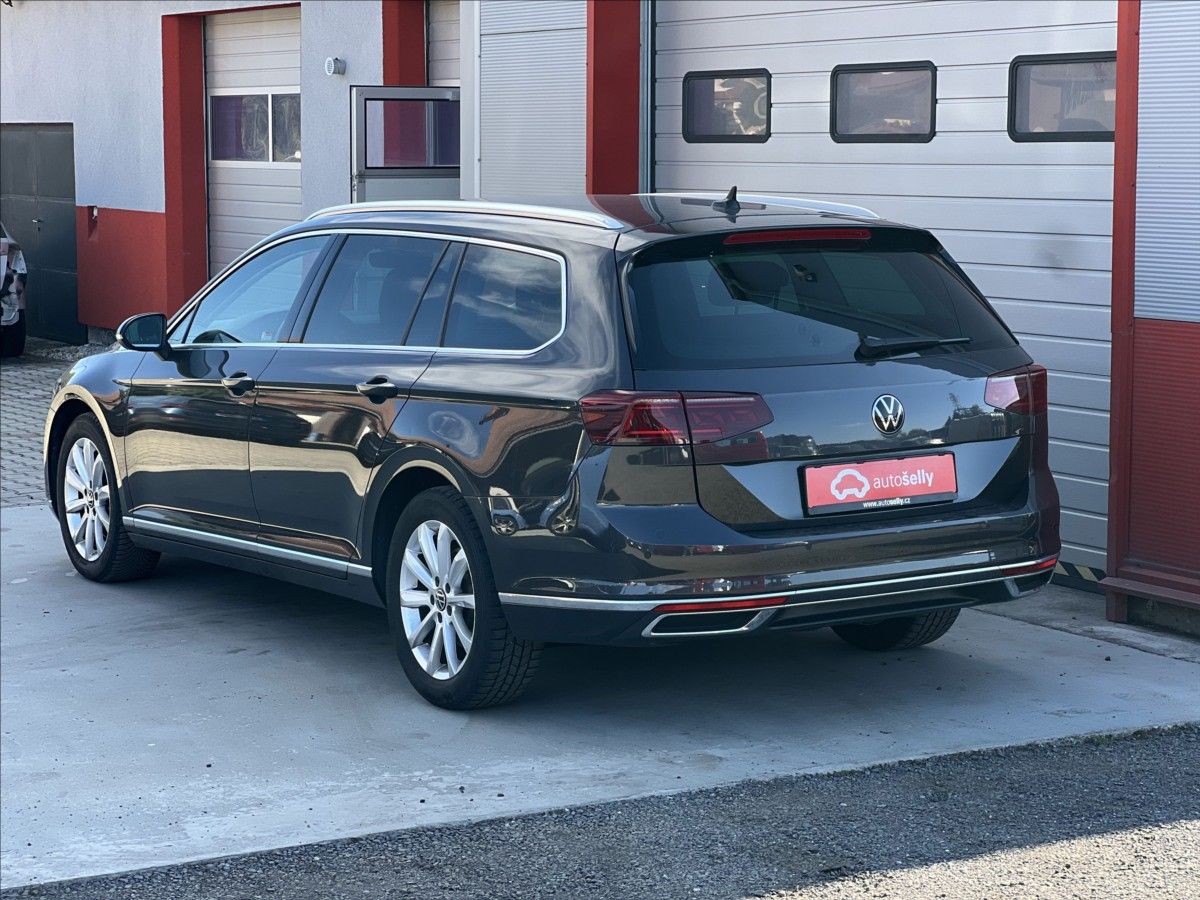 Volkswagen Passat, 2,0 TDi DSG ELEGANCE MATRIX - fotka 3