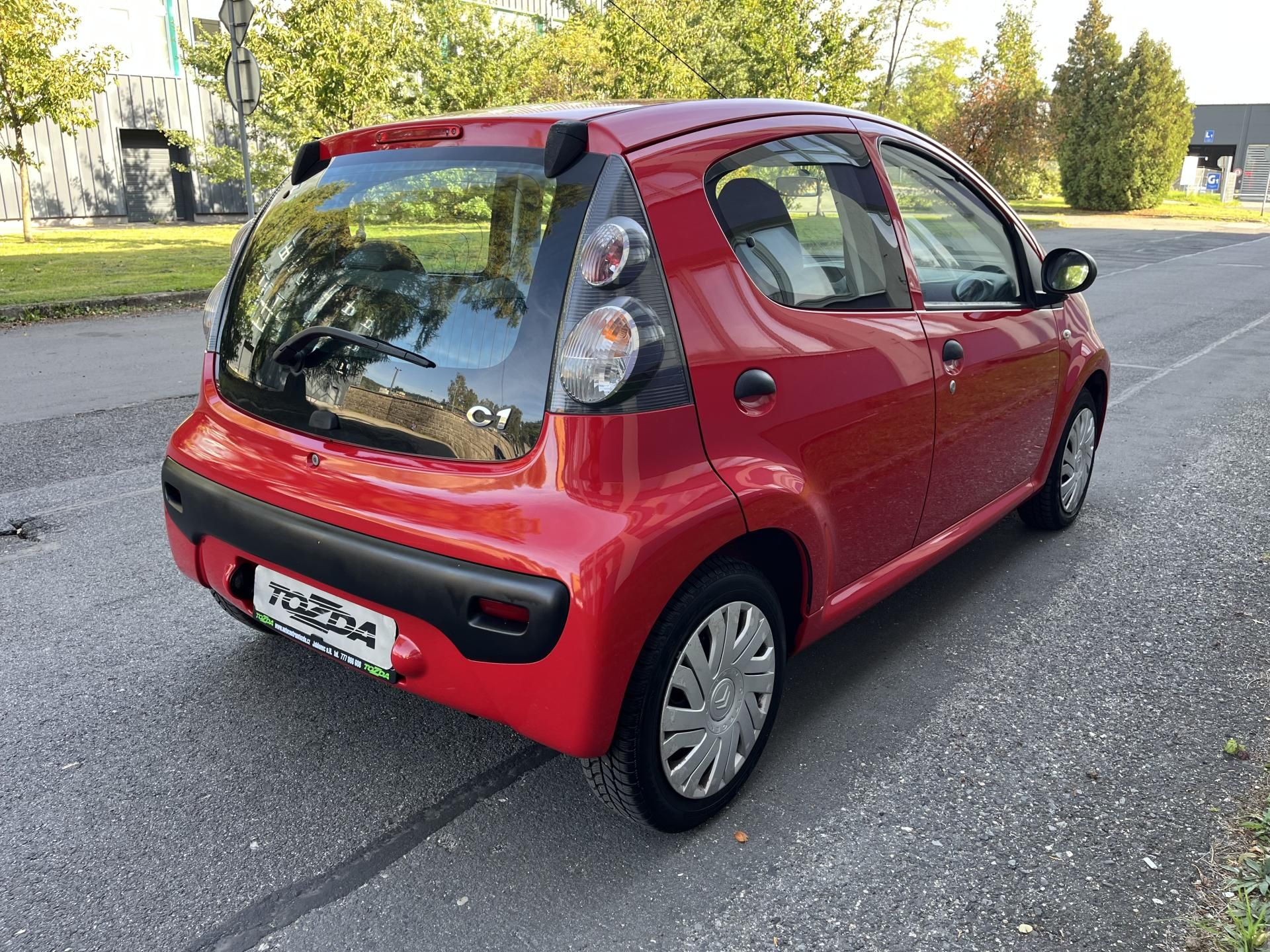 Citroën C1, 1,0 VVTi 57 tkm / sada pneu - fotka 5