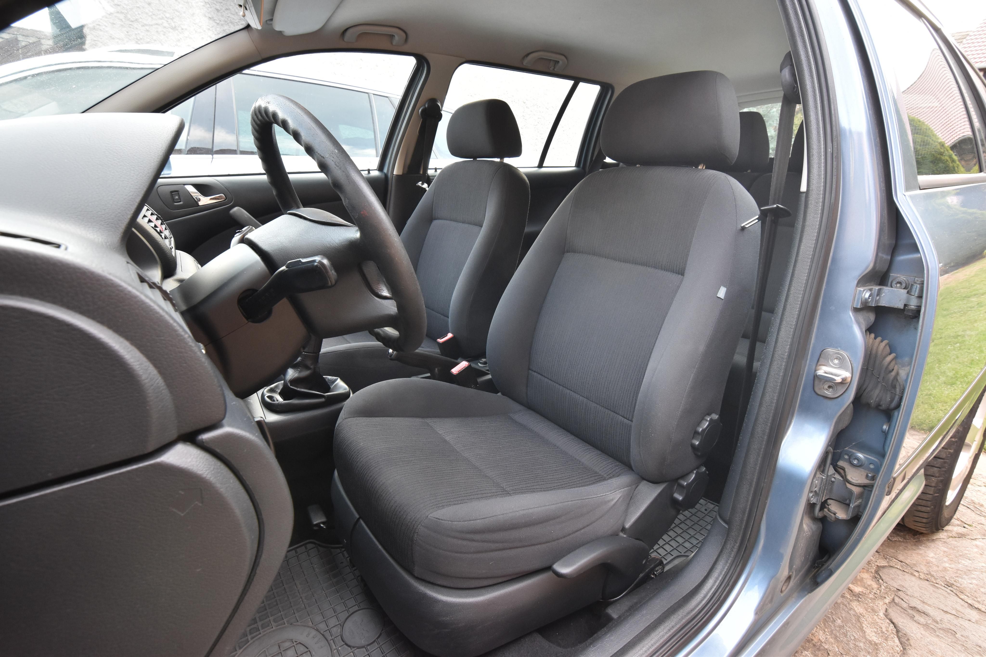 Škoda Octavia, 1.6 MPI Tour climatronic - fotka 5