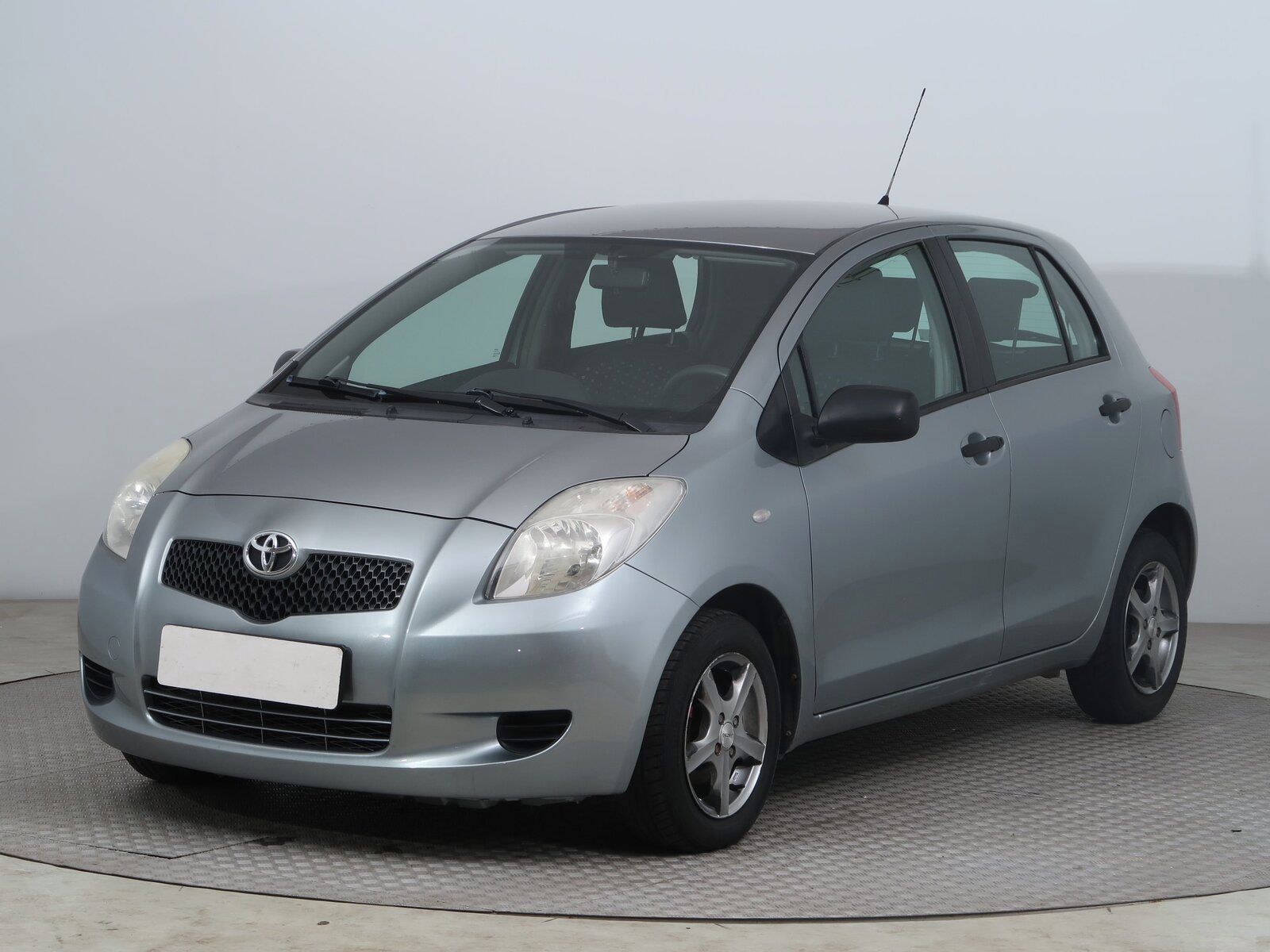 Toyota Yaris, 1.0 VVT-i, plně pojízdný - fotka 2