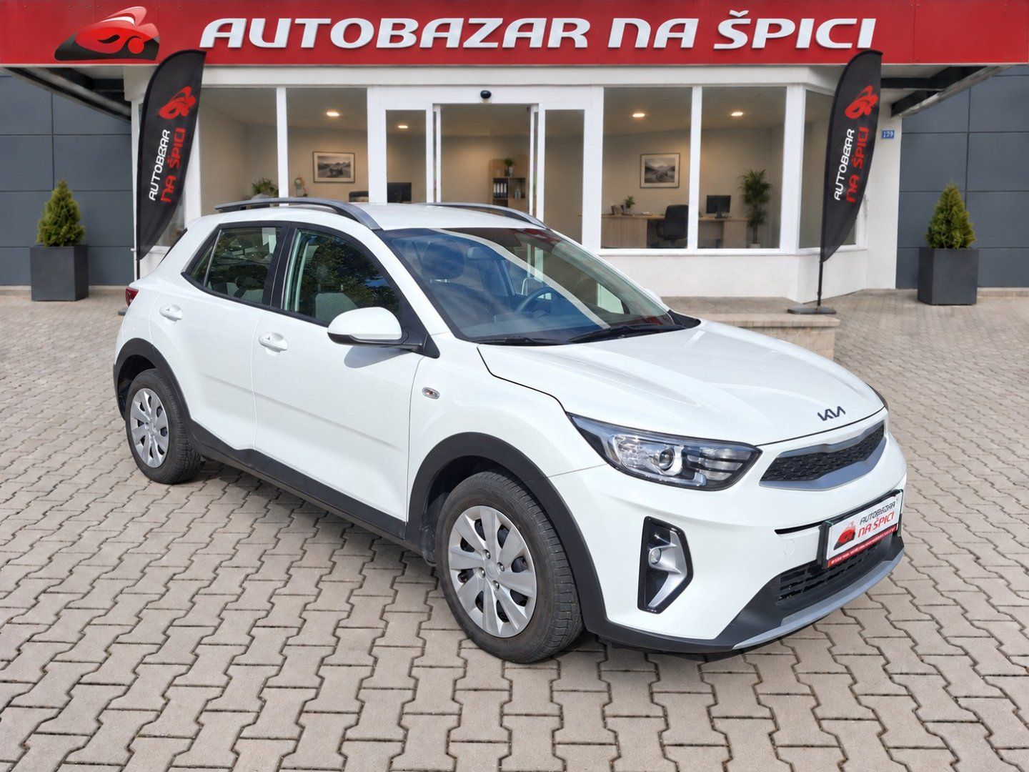 Kia Stonic, 1.2i 61kW COMFORT -1.MAJITEL - fotka 2