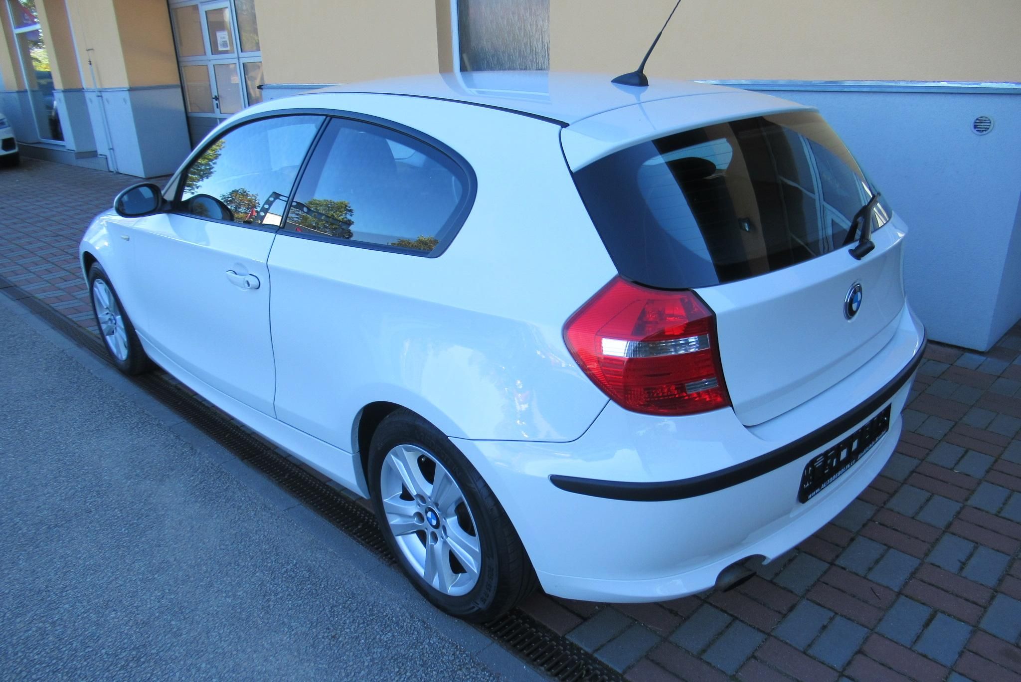 BMW Řada 1, 2.0 116i KLIMA SADA ALU KOL - fotka 4