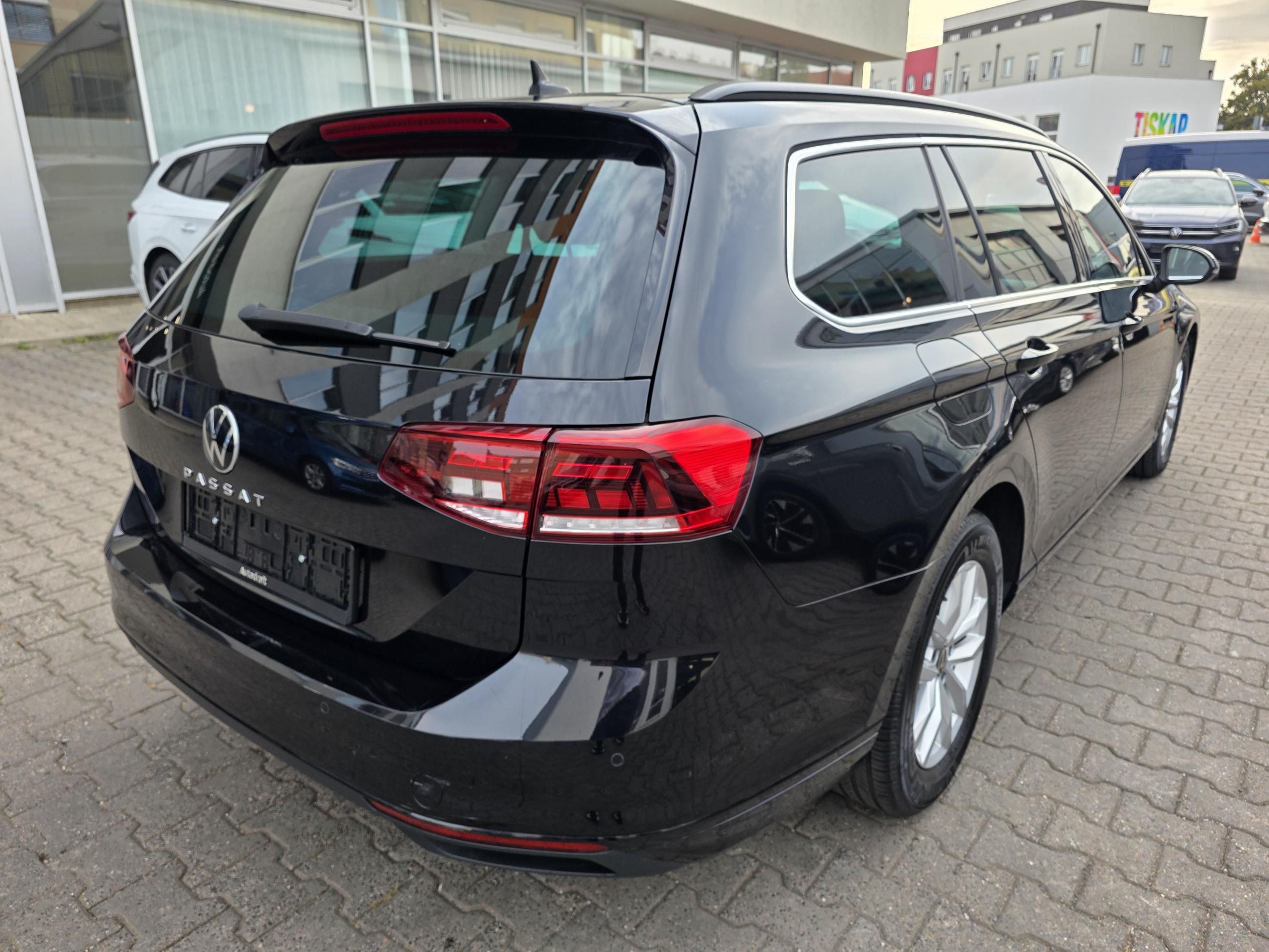 Volkswagen Passat Variant, 2.0 TDI 110kW DSG / Tažné - fotka 6