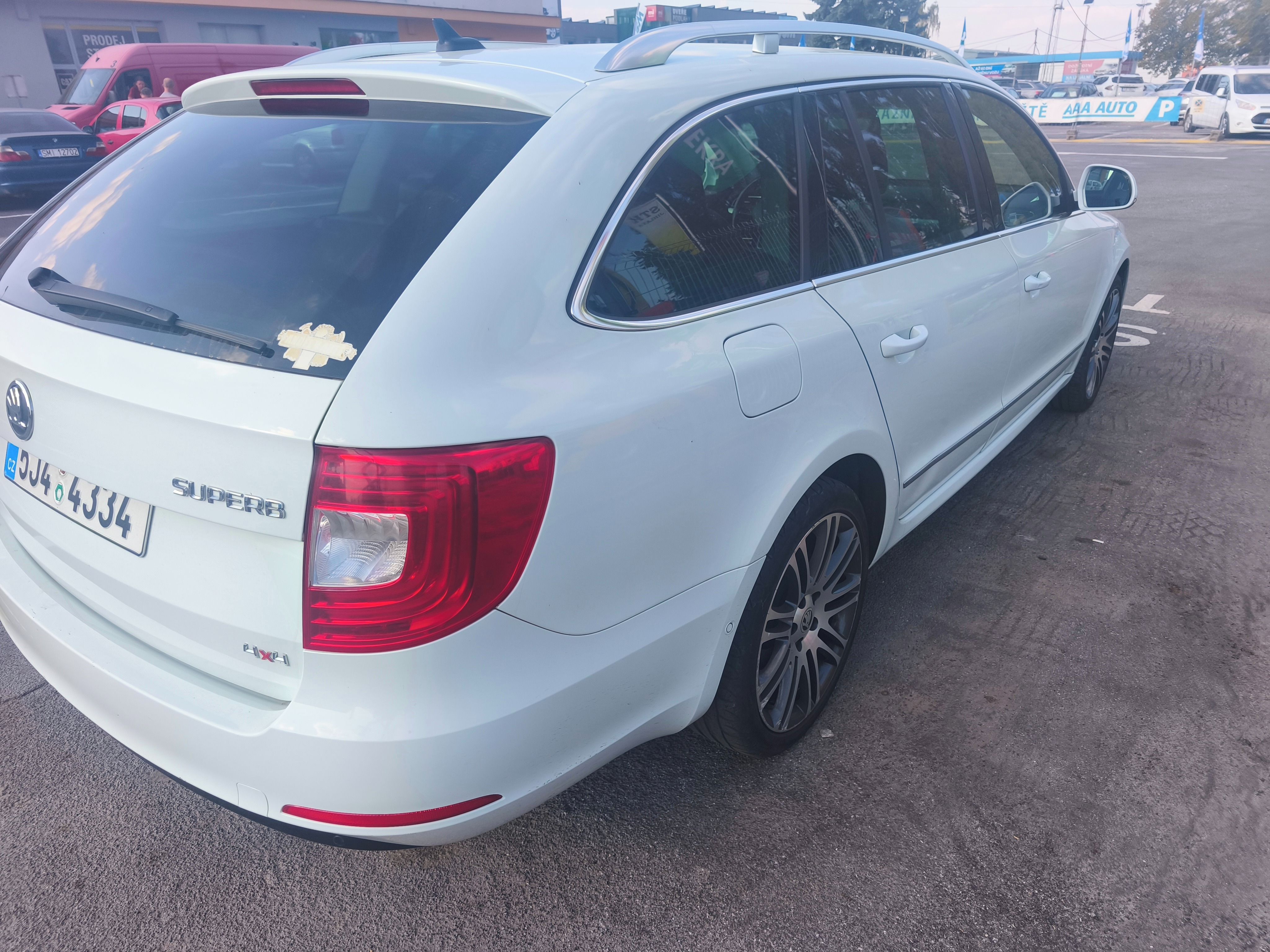 Škoda Superb - fotka 4