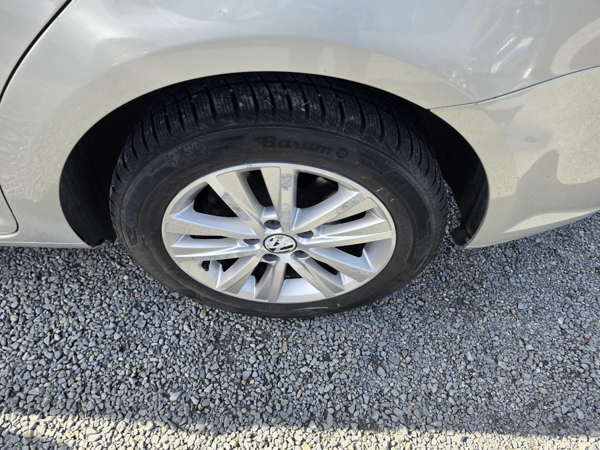 Volkswagen Touran, 1.6 TDI 7 Mist - fotka 4