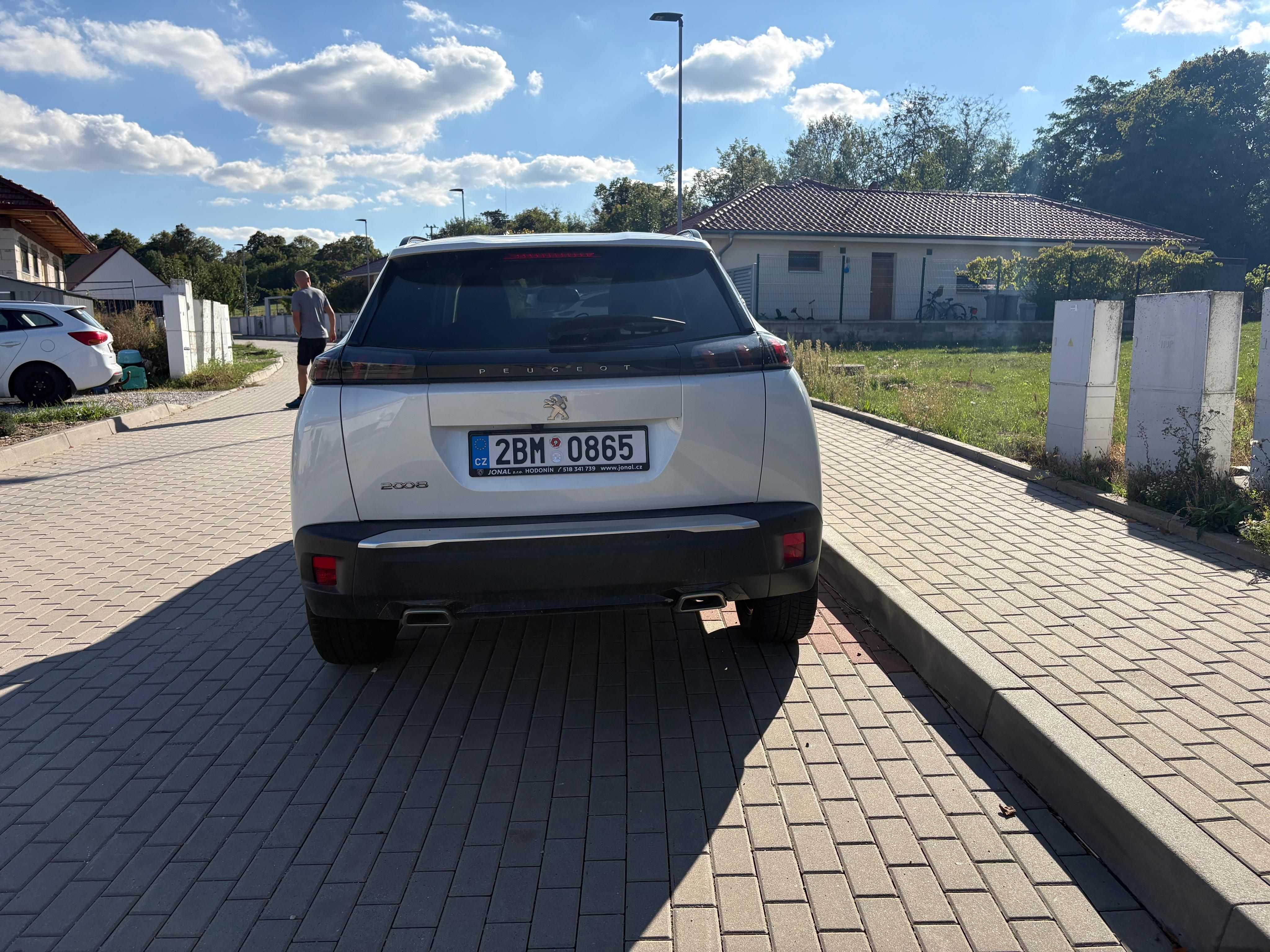 Peugeot 2008, ALLURE PACK 1.2 PureTech 130 - fotka 4