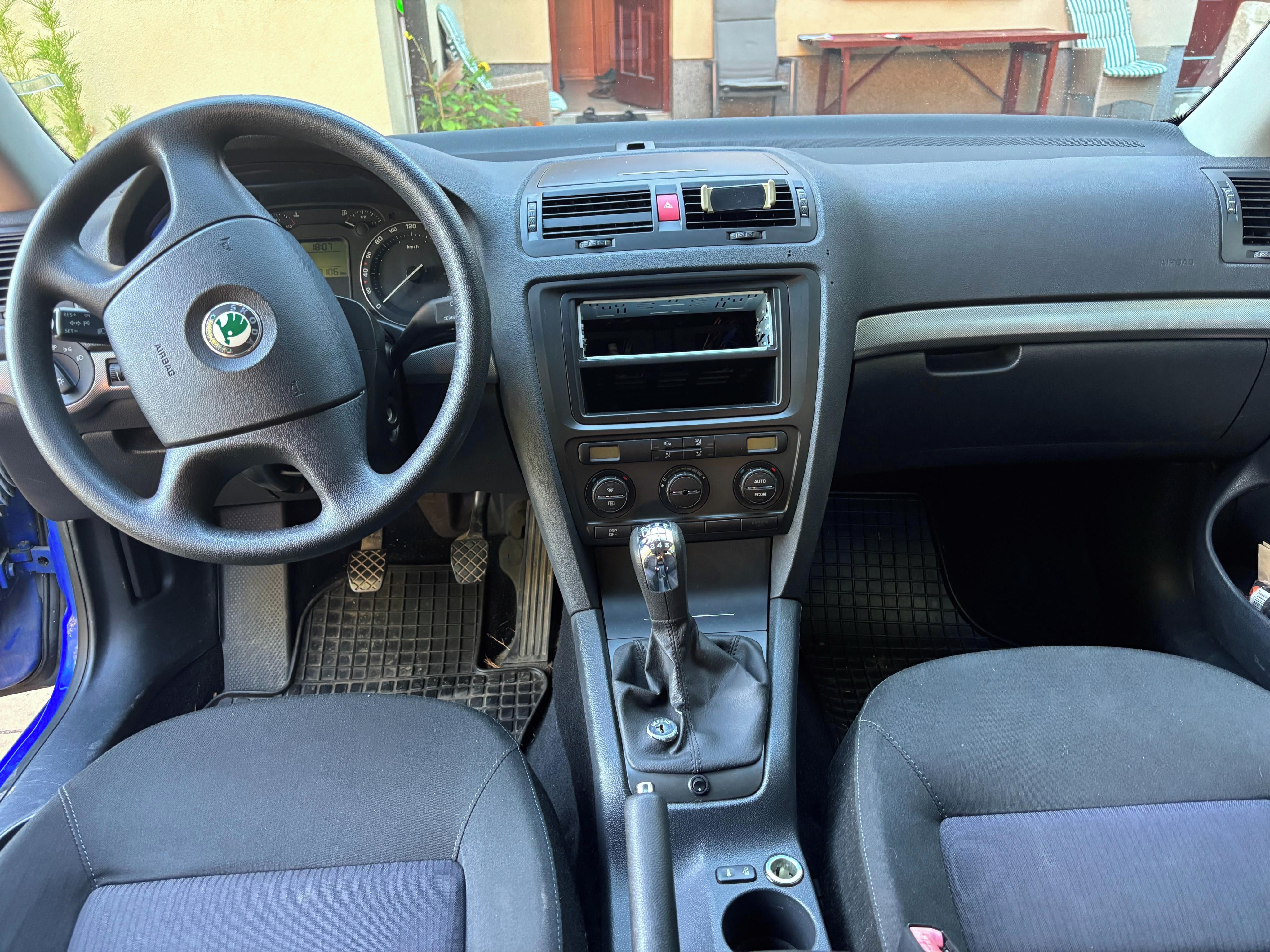Škoda Octavia, Skoda Octavia II kombi 2.0 TDI - fotka 6