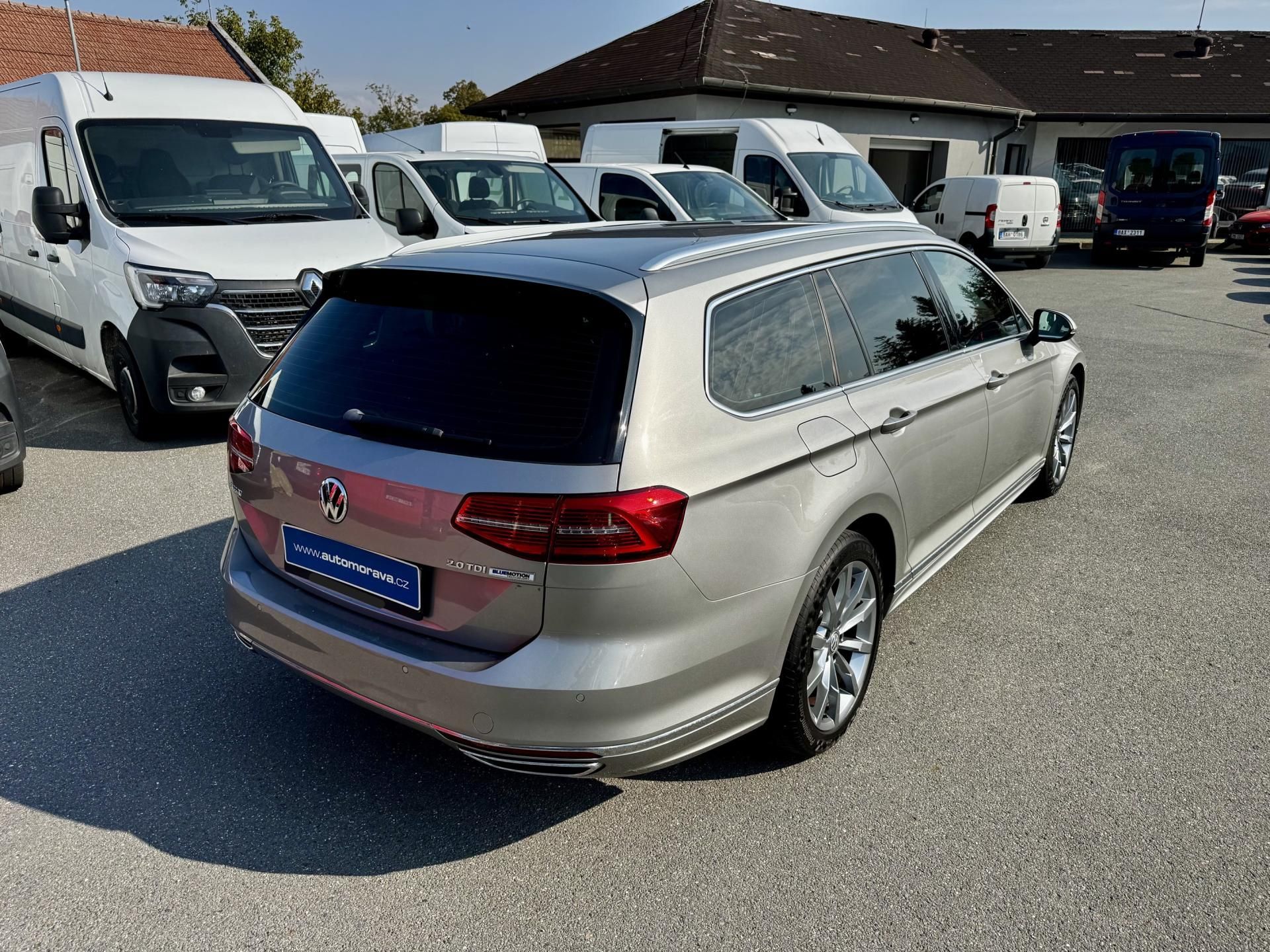 Volkswagen Passat, R-line 2.0 TDI 110 KW DSG - CZ - fotka 6