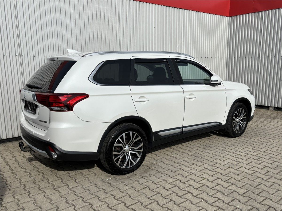 Mitsubishi Outlander, 2,3 D Instyle+ 7.míst - fotka 4
