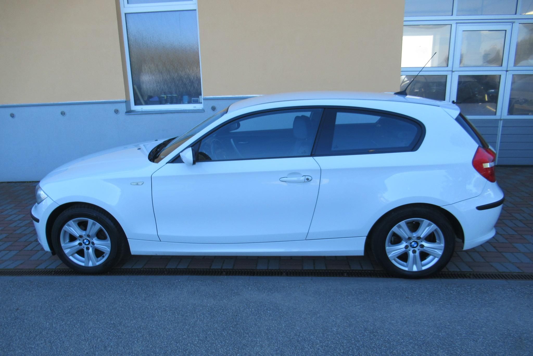 BMW Řada 1, 2.0 116i KLIMA SADA ALU KOL - fotka 6