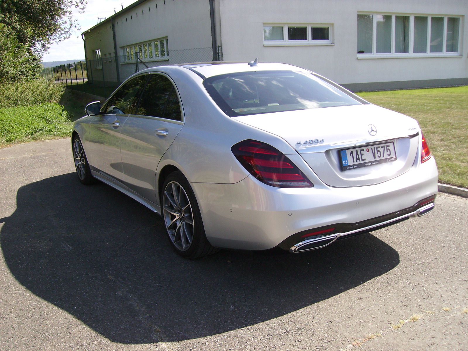 Mercedes-Benz Třídy S, Mercedes Benz S400d 4-Matic - fotka 4