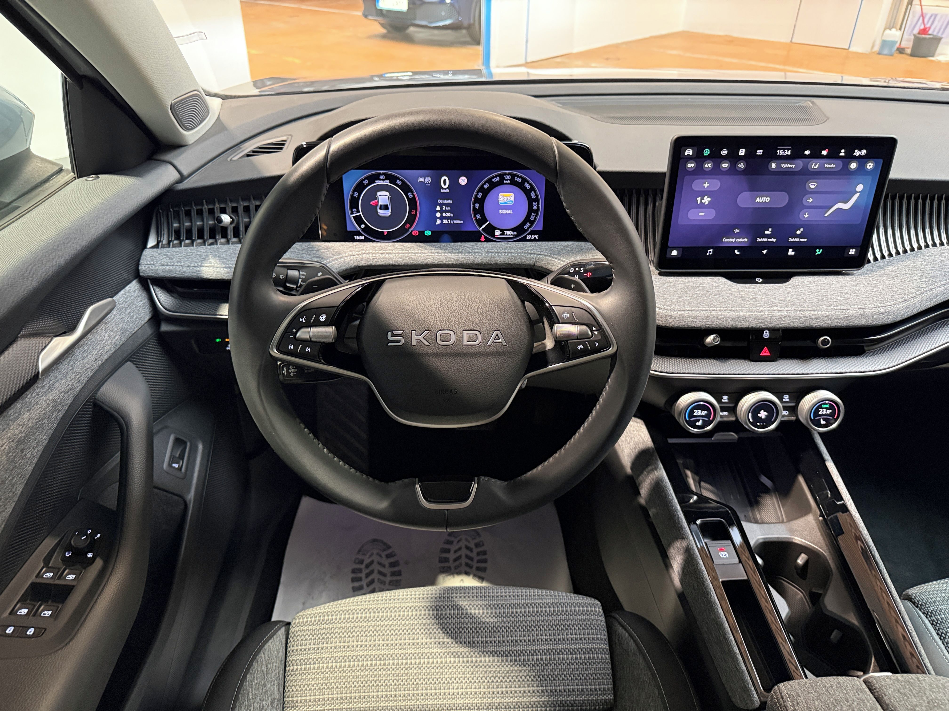 Škoda Superb, 2.0 TSI 150kW Selection DSG - fotka 6