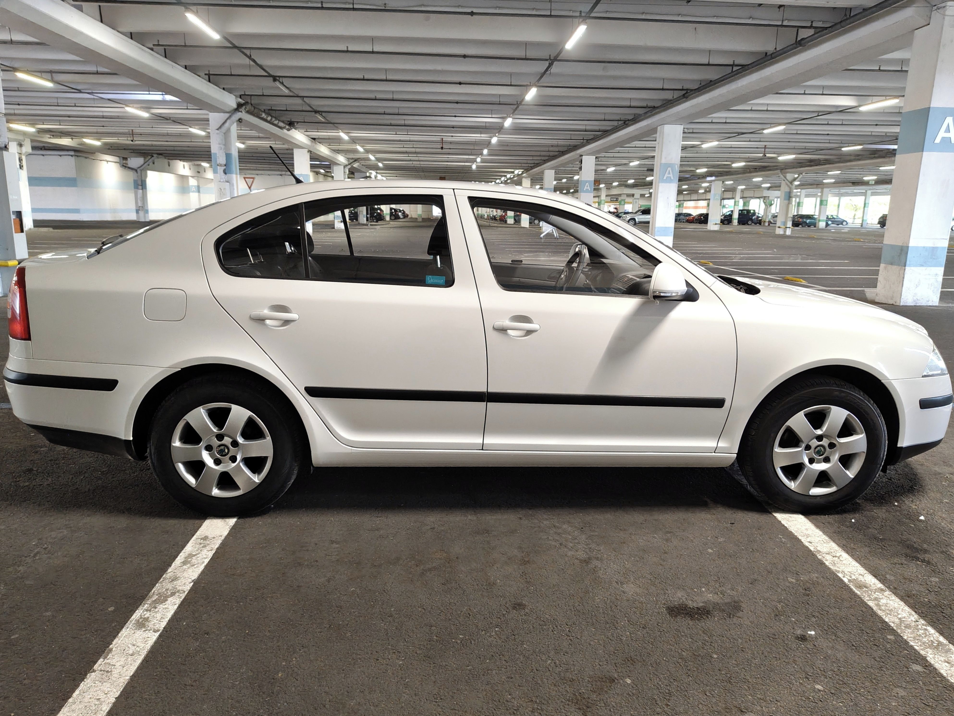 Škoda Octavia, 1,6i 75kw, exkluzivní stav - fotka 4