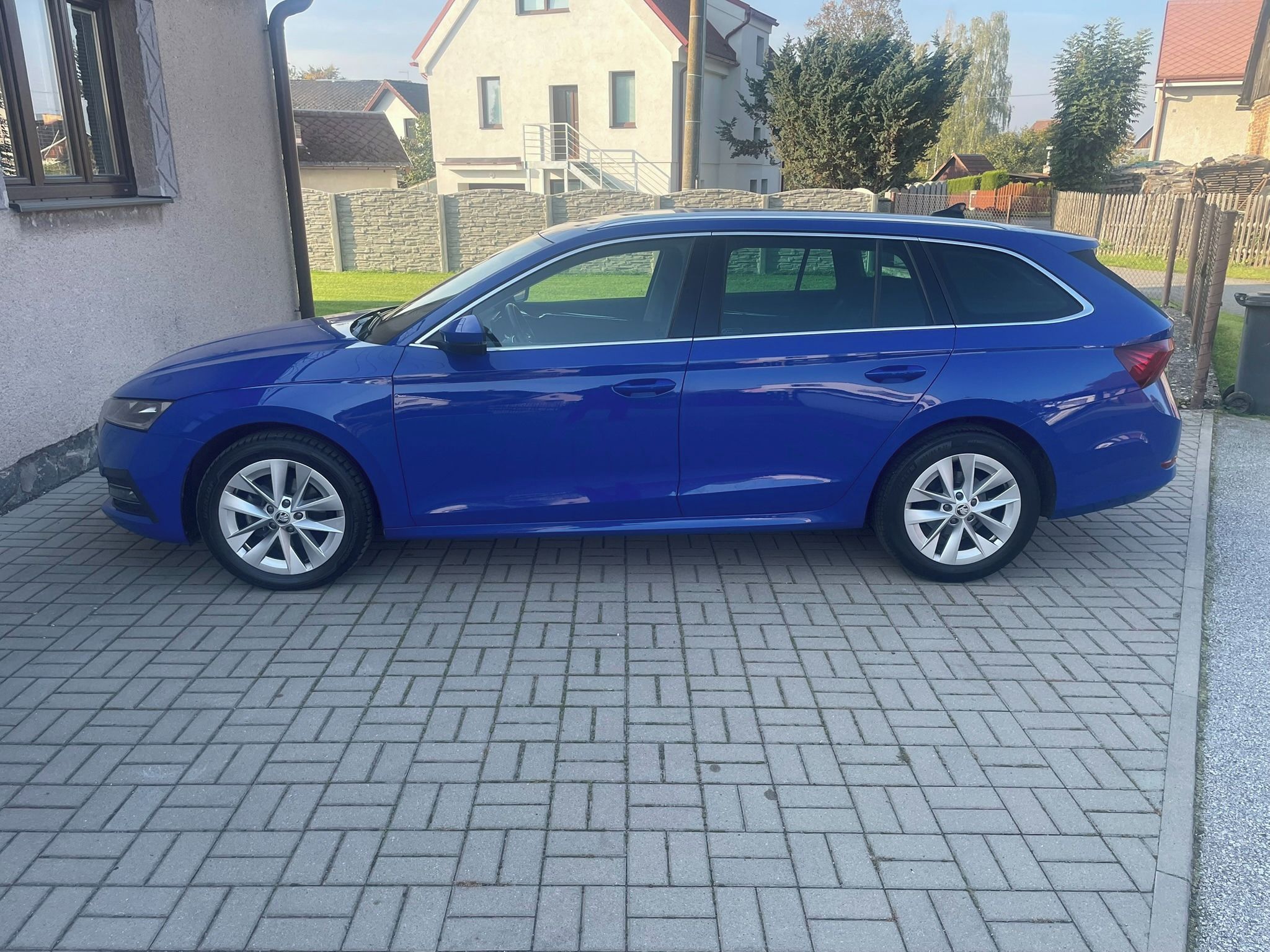 Škoda Octavia, combi 2,0 TDi 85 kW,Style - fotka 5