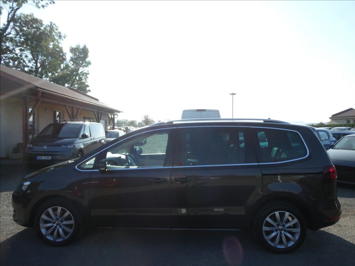 Volkswagen Sharan, 2,0 TDi HIGHLINE,7.MÍST,1.MAJ. - fotka 6