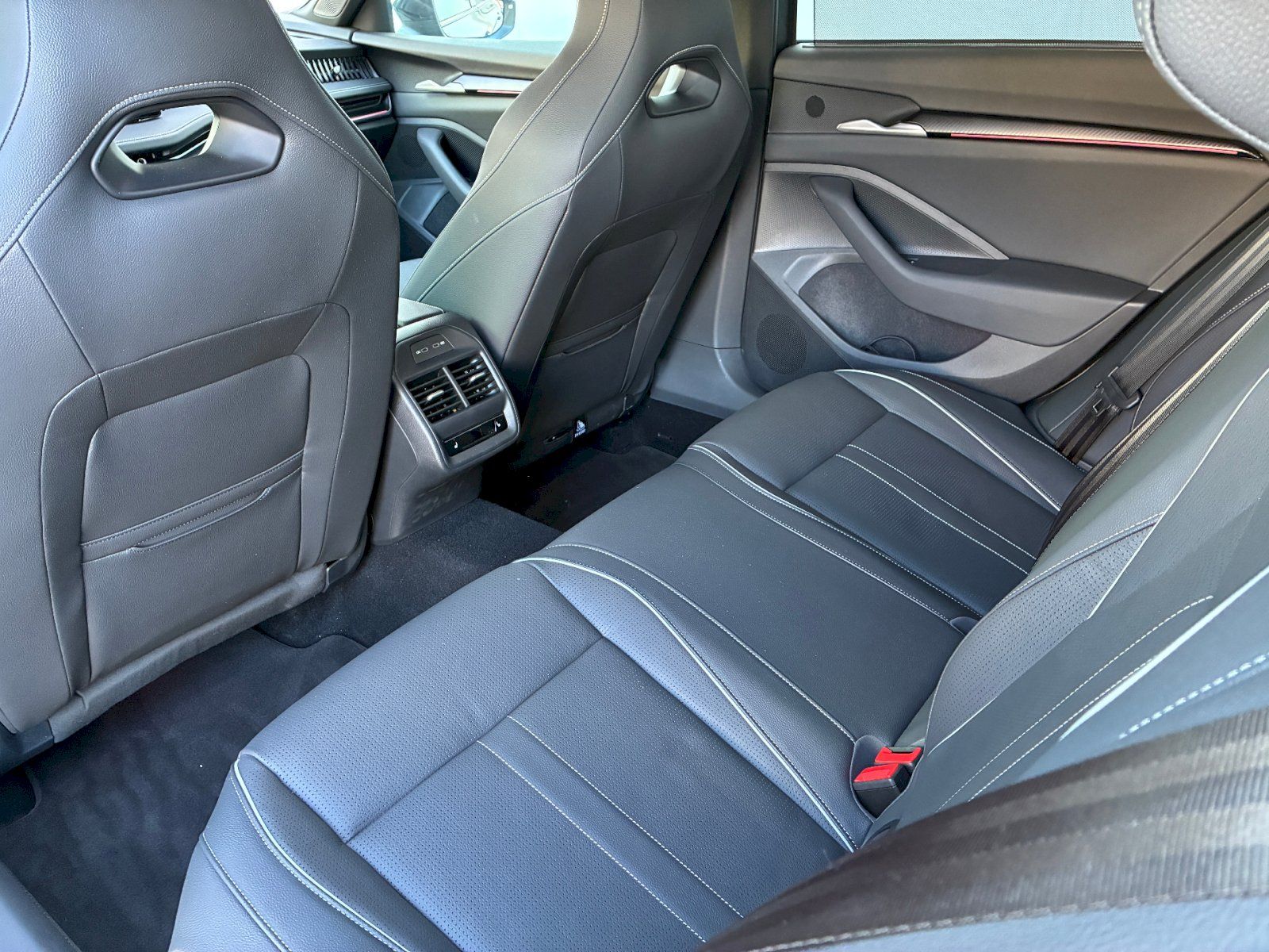 Škoda Superb, iV 1,5 TSI PHEV / 200 kW Sport - fotka 6
