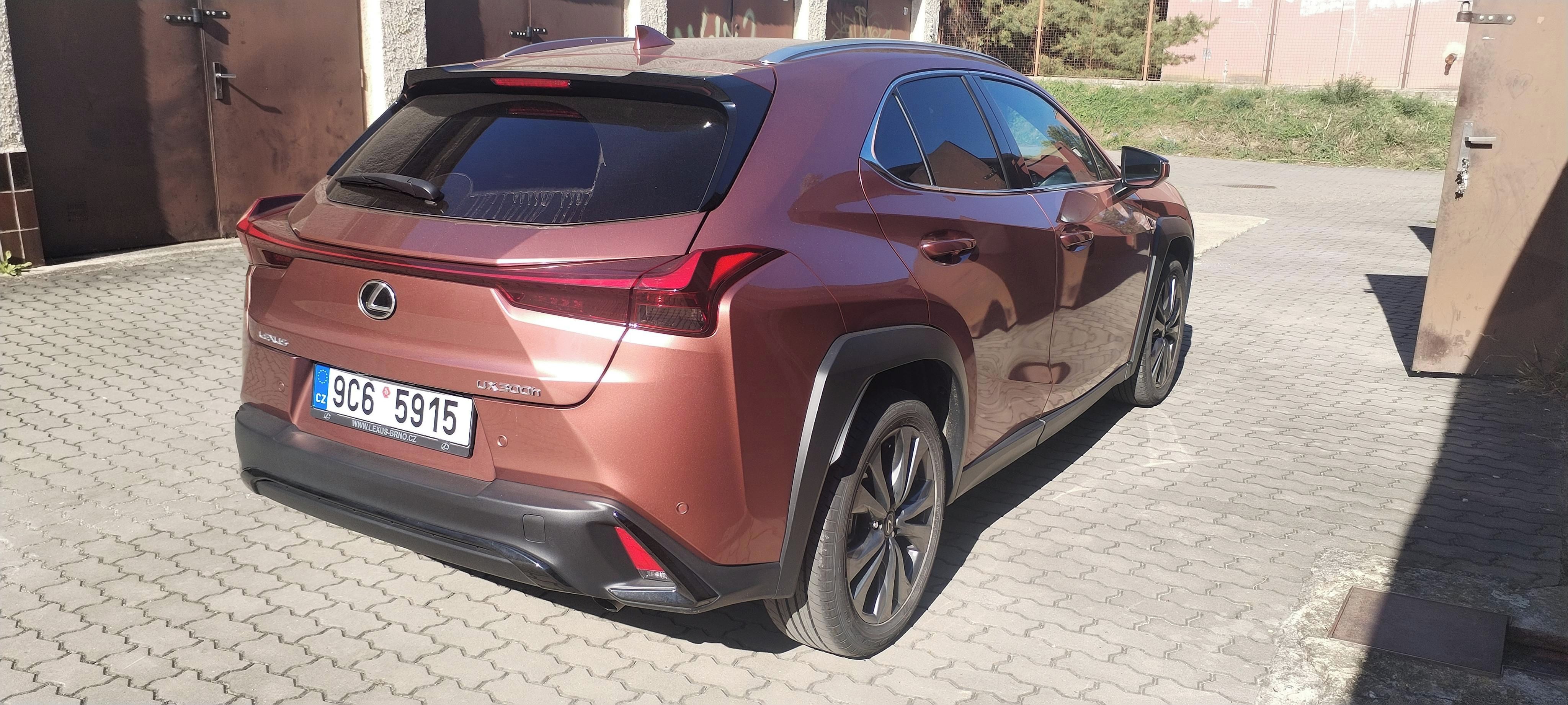 Lexus UX 300h, F-SPORT DESIGN - fotka 4