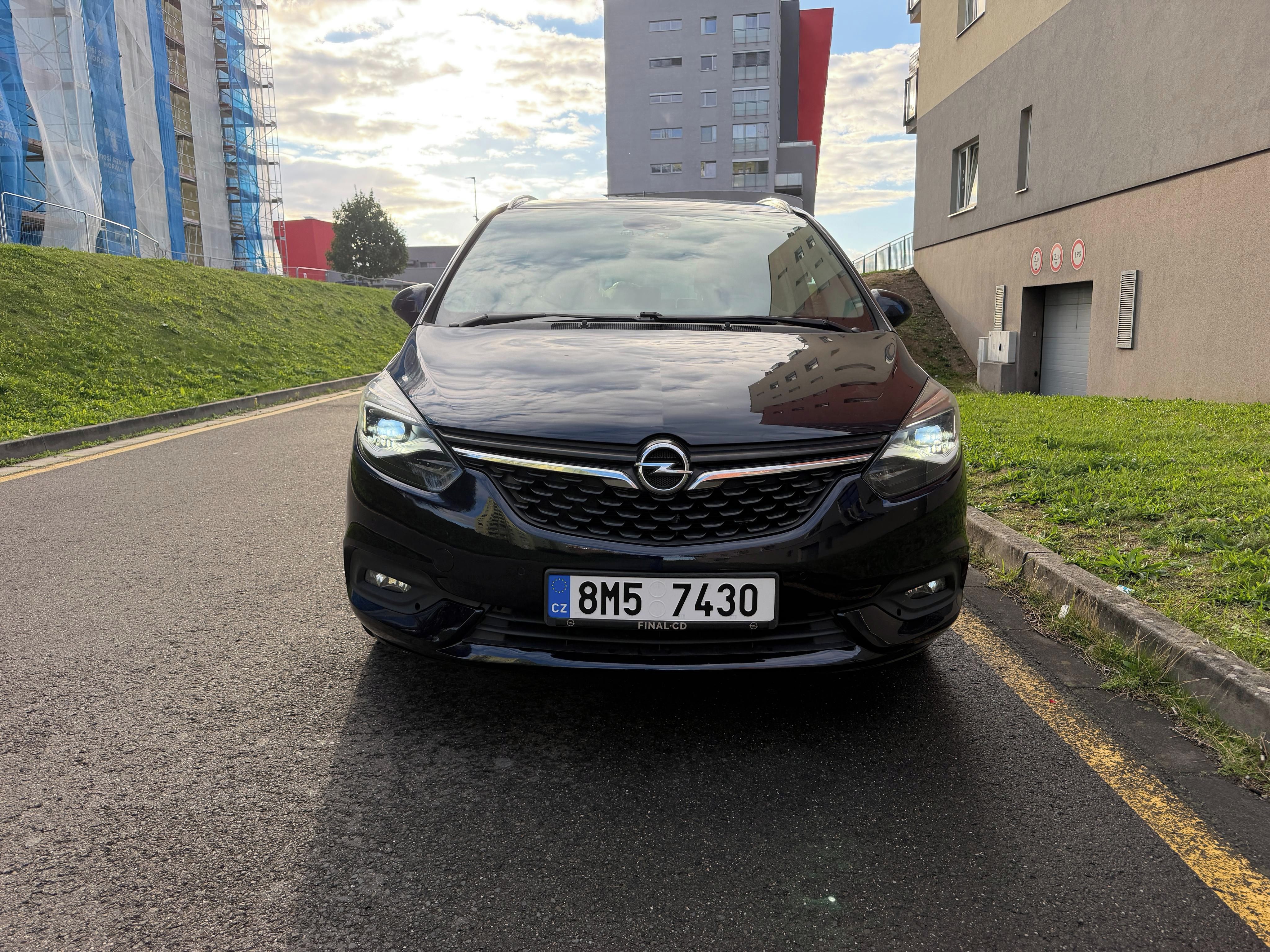Opel Zafira, TOURER 1.6i, 7 míst - fotka 3