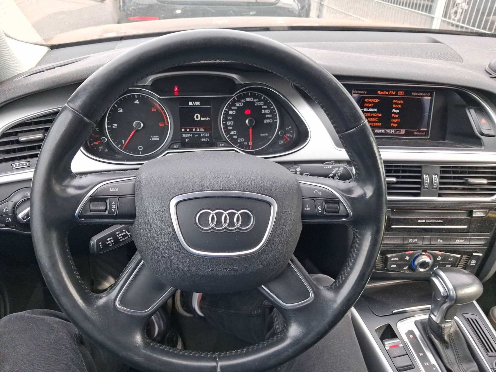 Audi A4, 2.0 TDI, Automat, Navi, Xenony - fotka 3