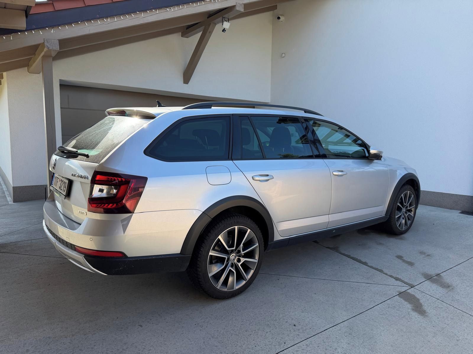 Škoda Octavia, Scout, 2,0TDI,4x4,tažné, výhř. - fotka 4