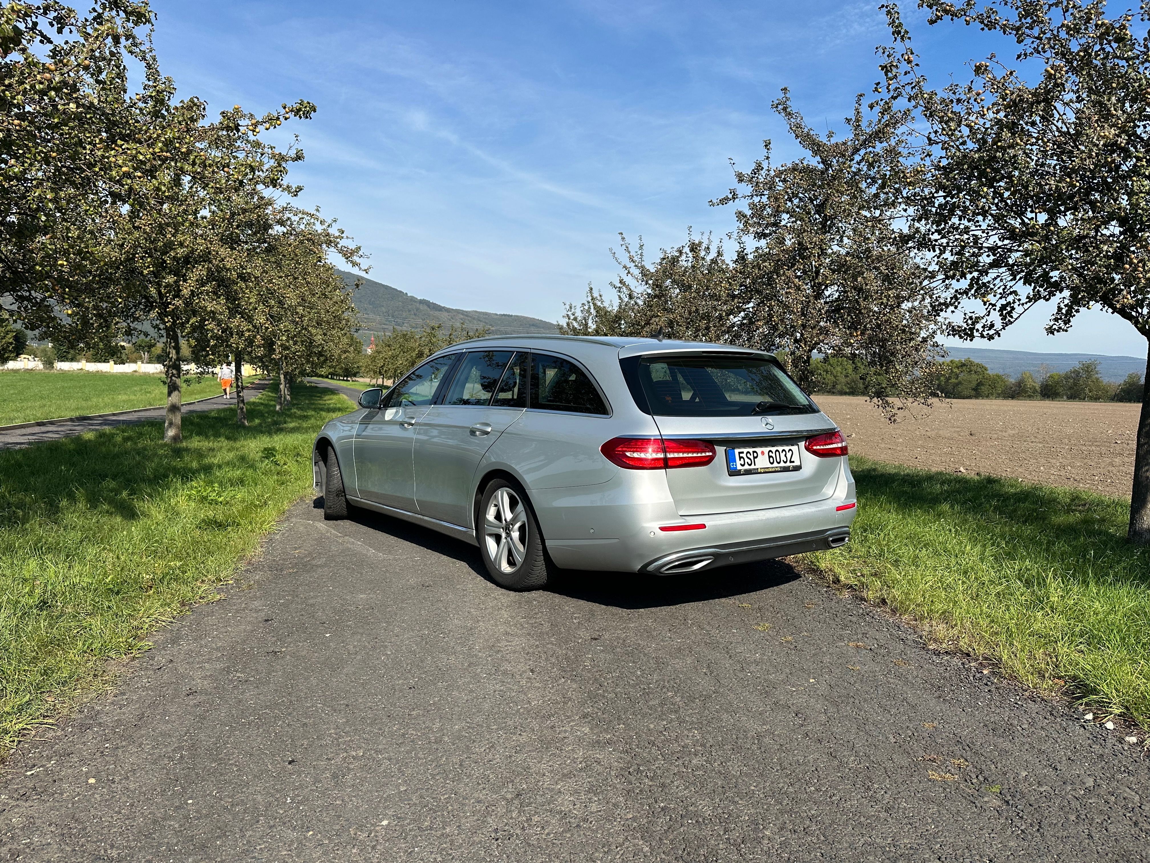 Mercedes-Benz Třídy E, 220d - fotka 5