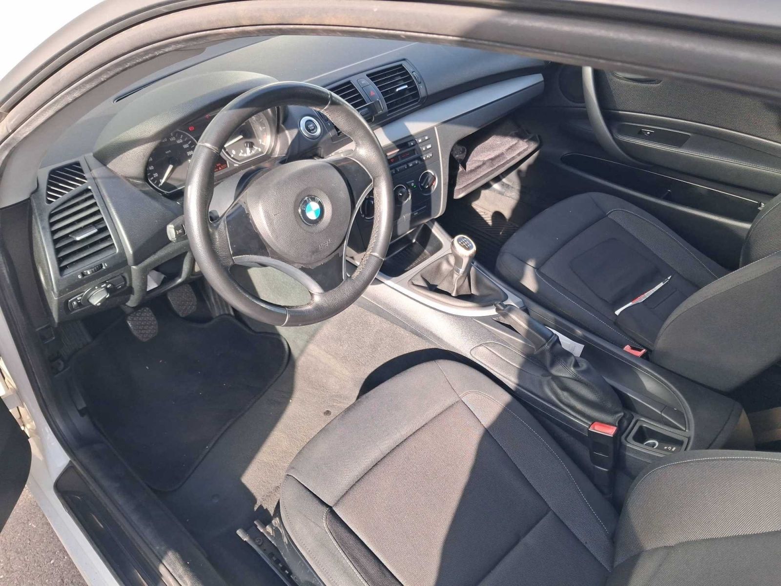 BMW Řada 1, 116i, Selection, Klima - fotka 3