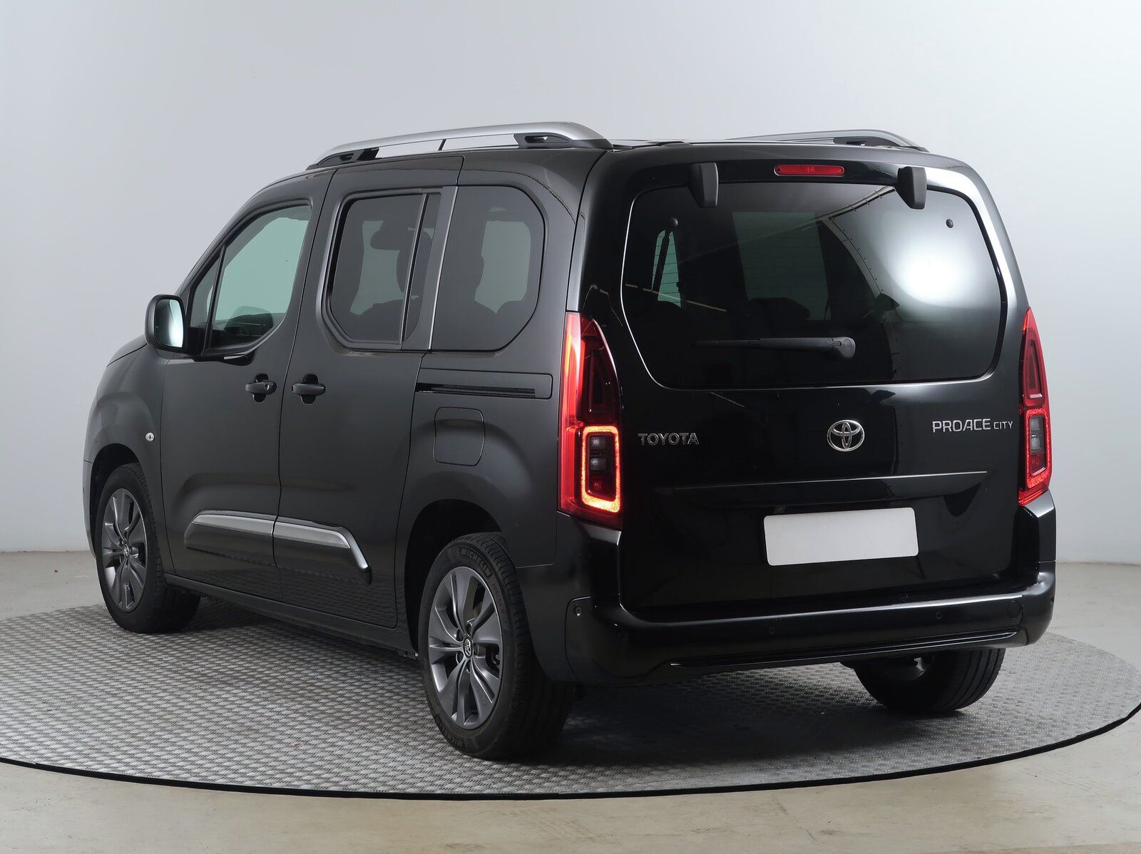 Toyota Proace City Verso, 1.2 T, Family, 5Míst, ČR - fotka 4
