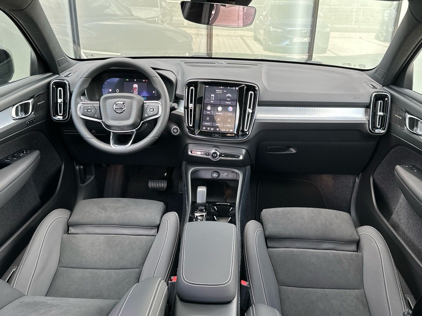 Volvo XC40, 2.0B3 120kW ULTRA BLACK EDITIO - fotka 4