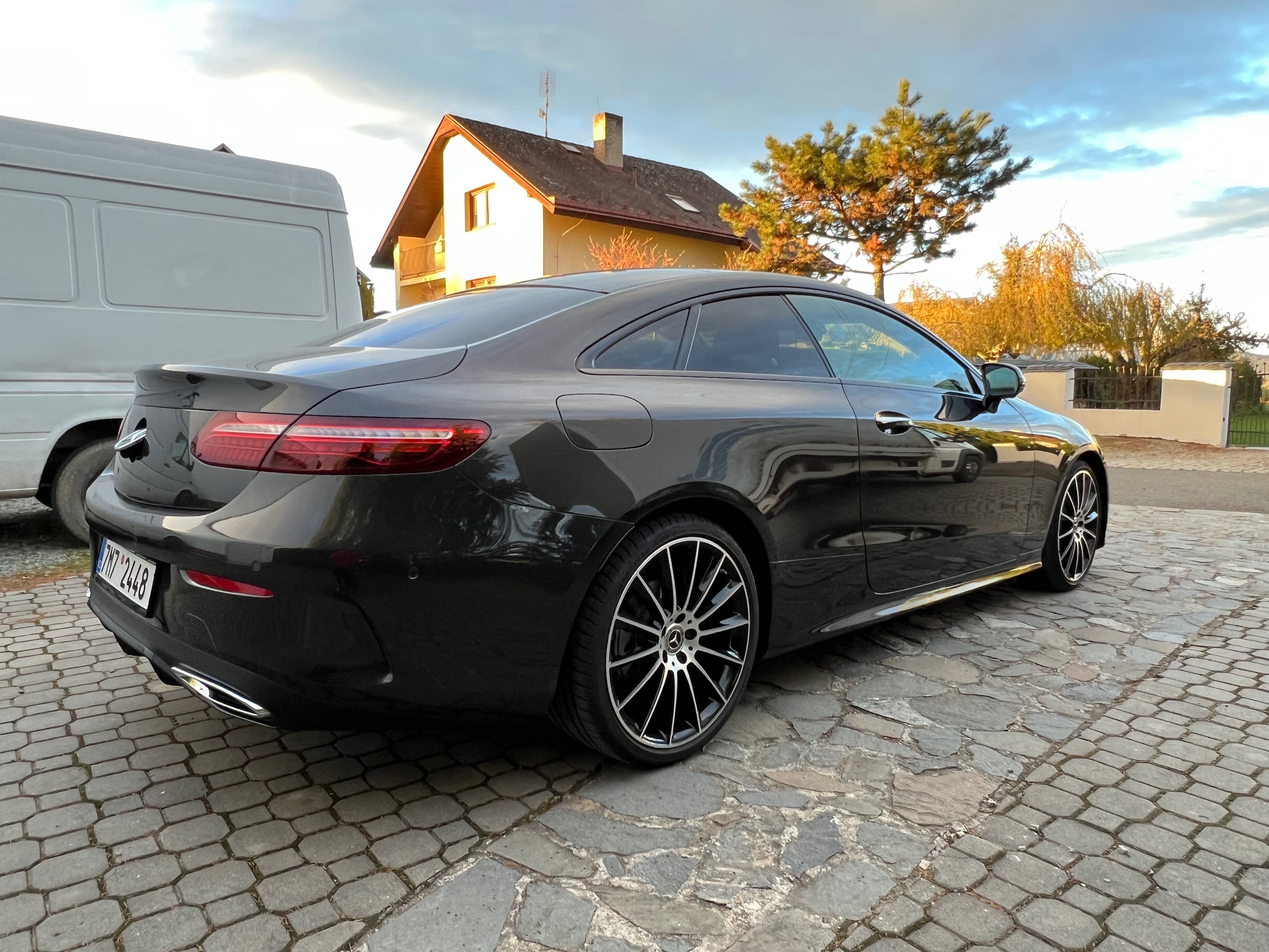 Mercedes-Benz Třídy E, 220d velmi pěkný stav - fotka 6