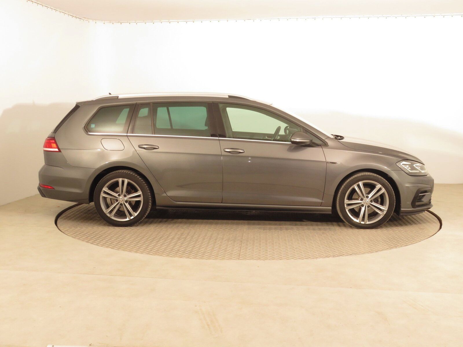 Volkswagen Golf, 1.6 TDI, R-Line, Automat - fotka 6