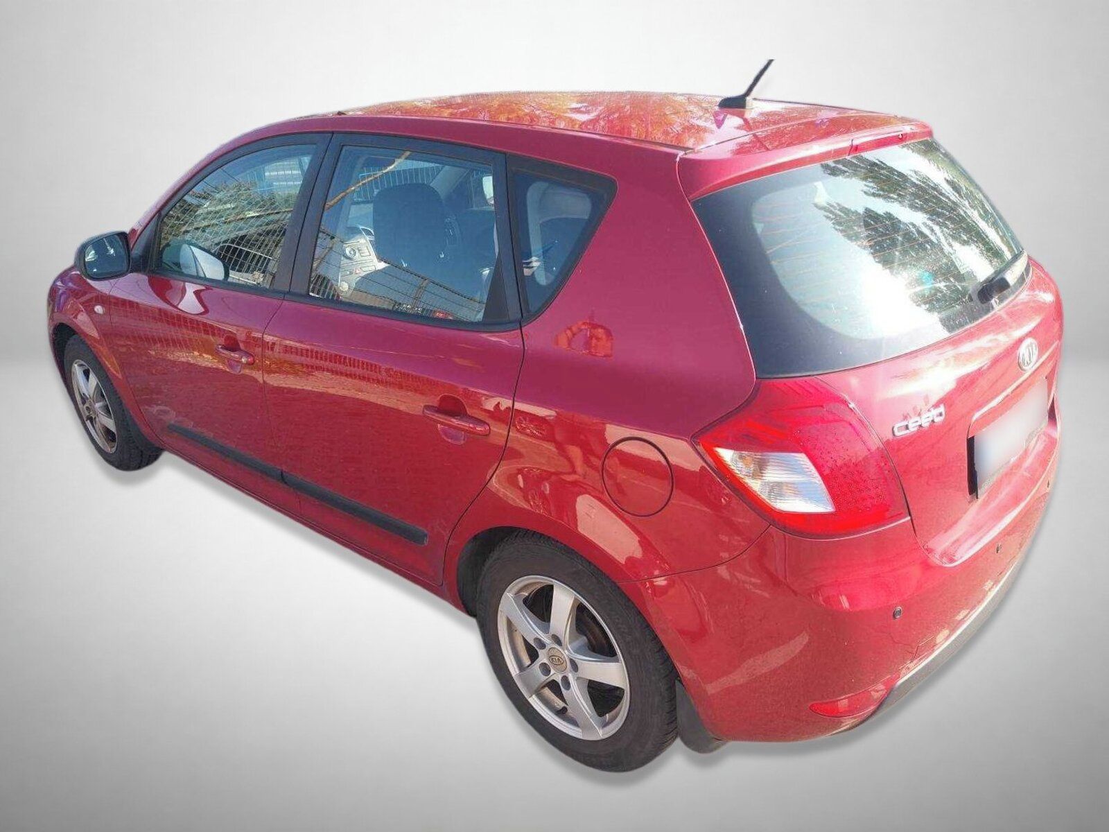 Kia Cee´d, 1.4 CVVT, Parkovací asistent - fotka 2