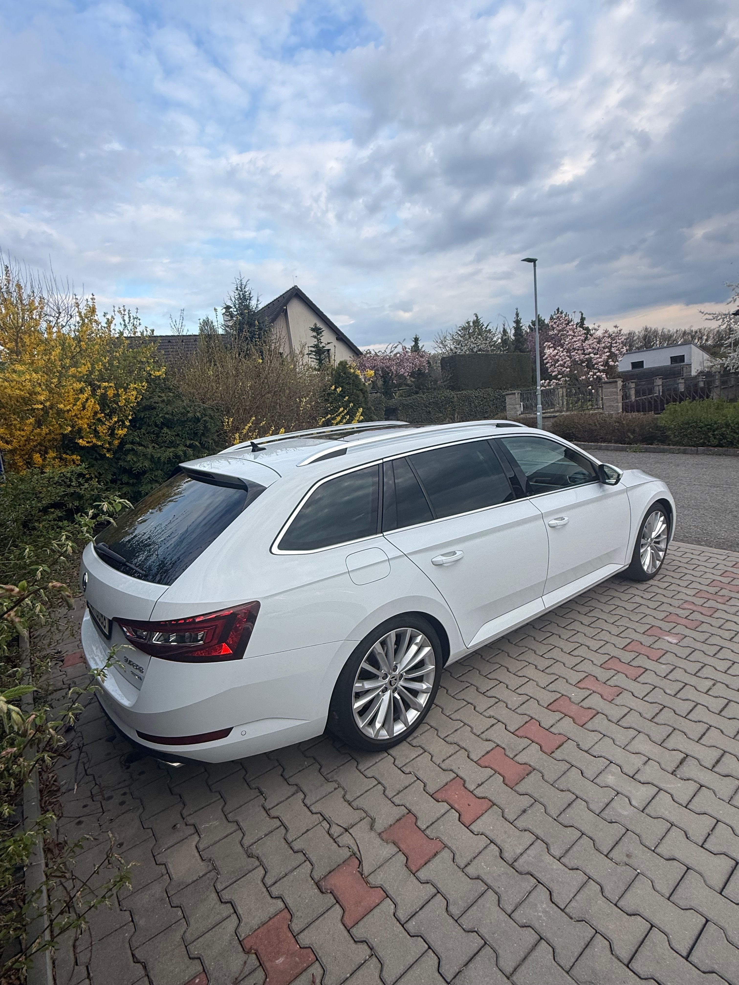 Škoda Superb, 2.0 TSI 4x4 DSG-webasto - fotka 3