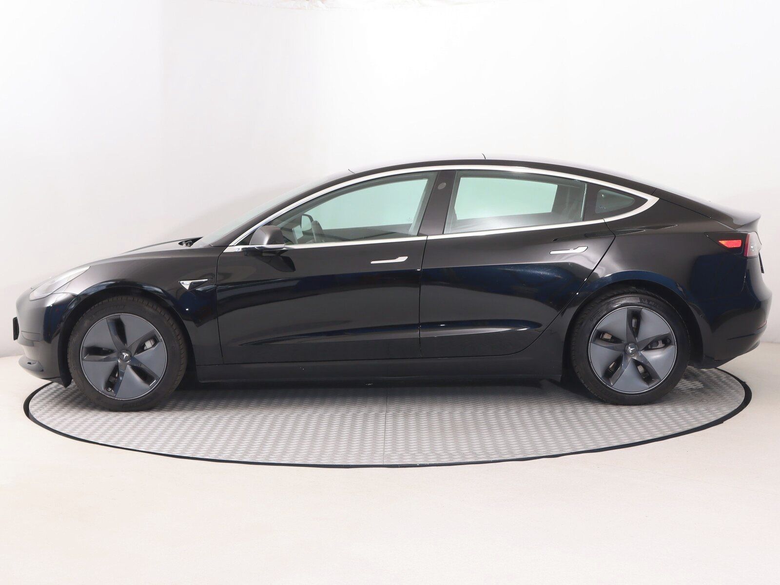 Tesla Model 3, Long Range RWD 78kWh, SoH 84% - fotka 3