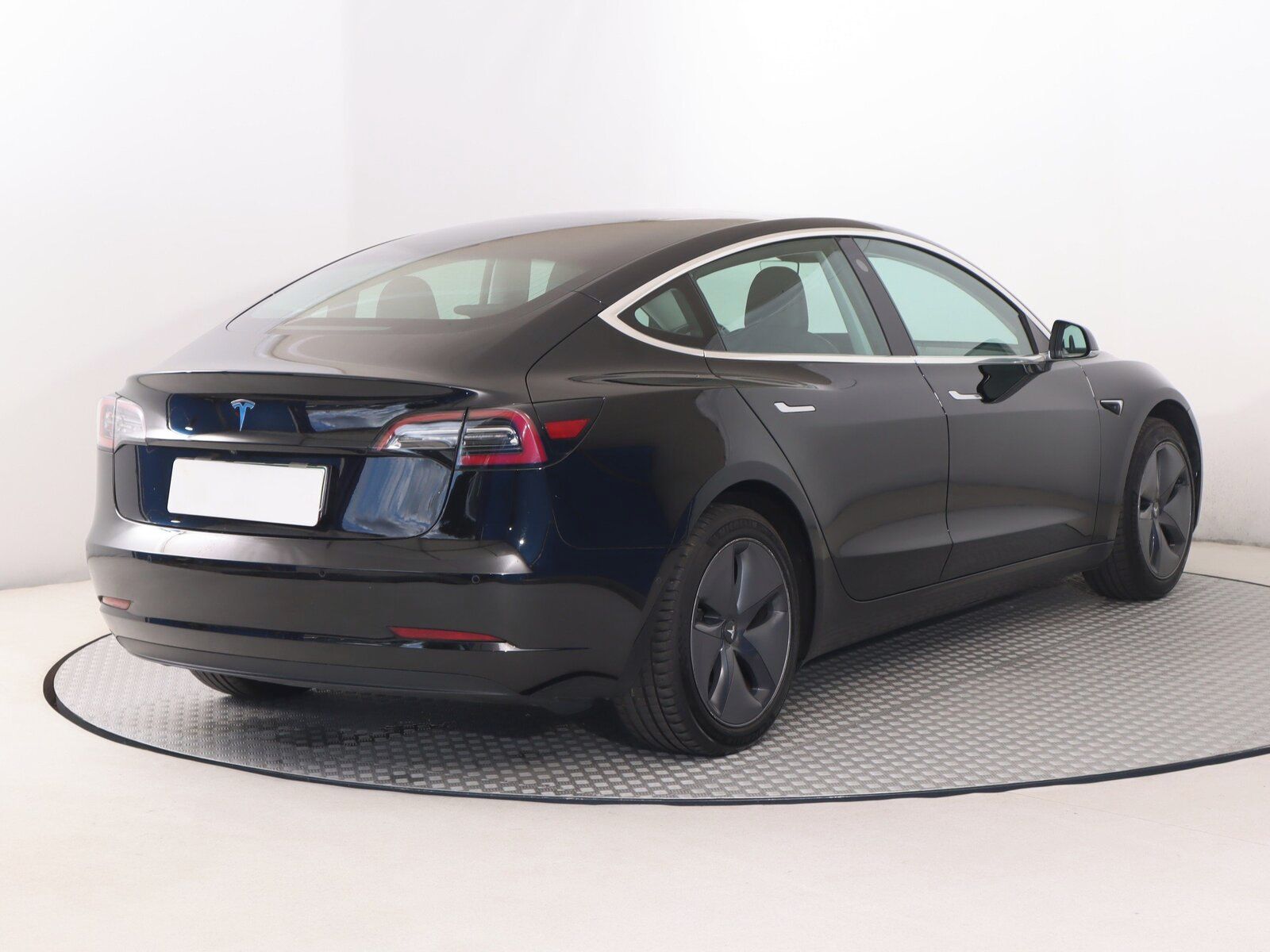 Tesla Model 3, Long Range RWD 78kWh, SoH 84% - fotka 5