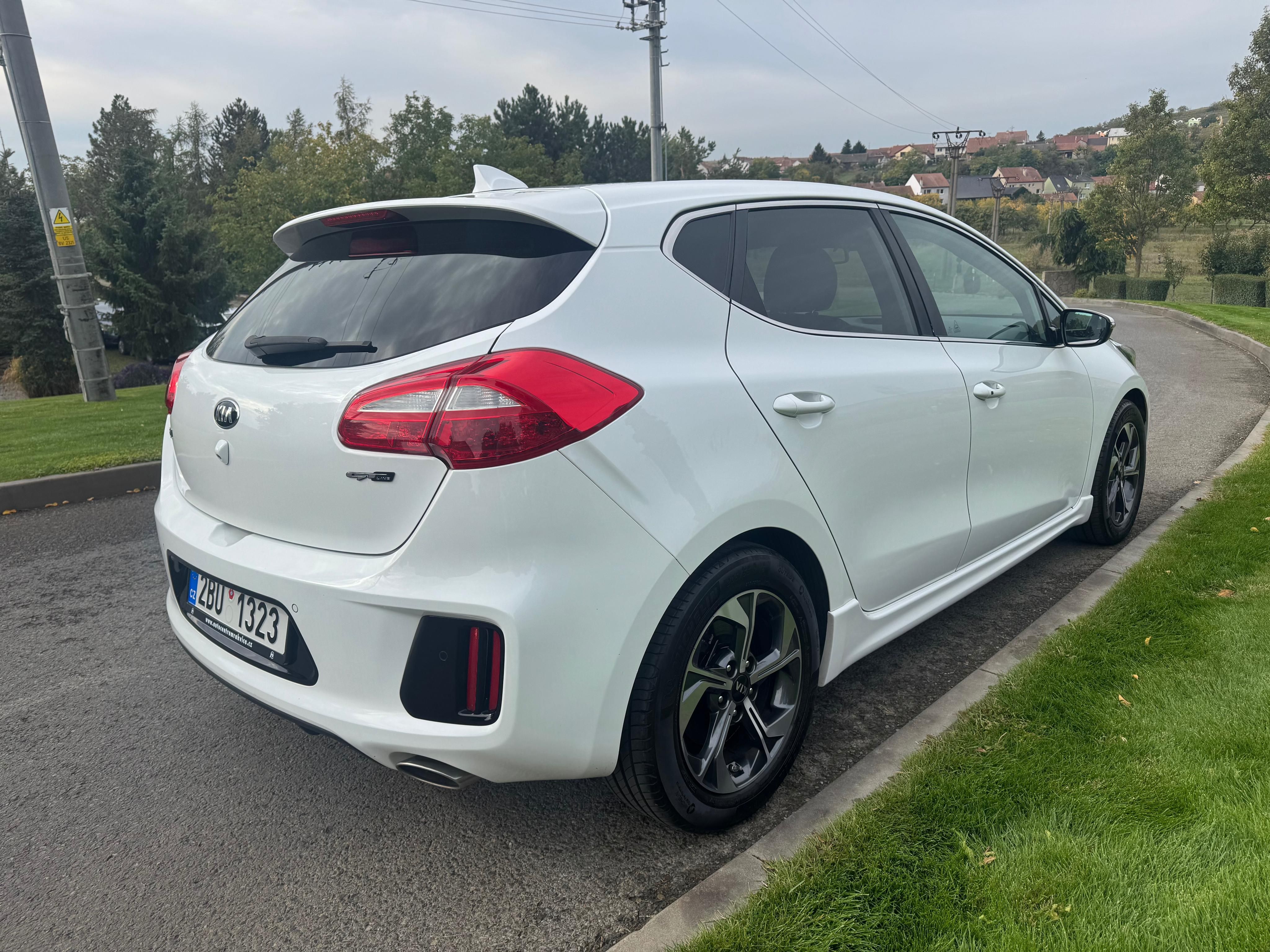 Kia Cee´d, 1.6 CRDi 100KW GT AUT KAM - fotka 6