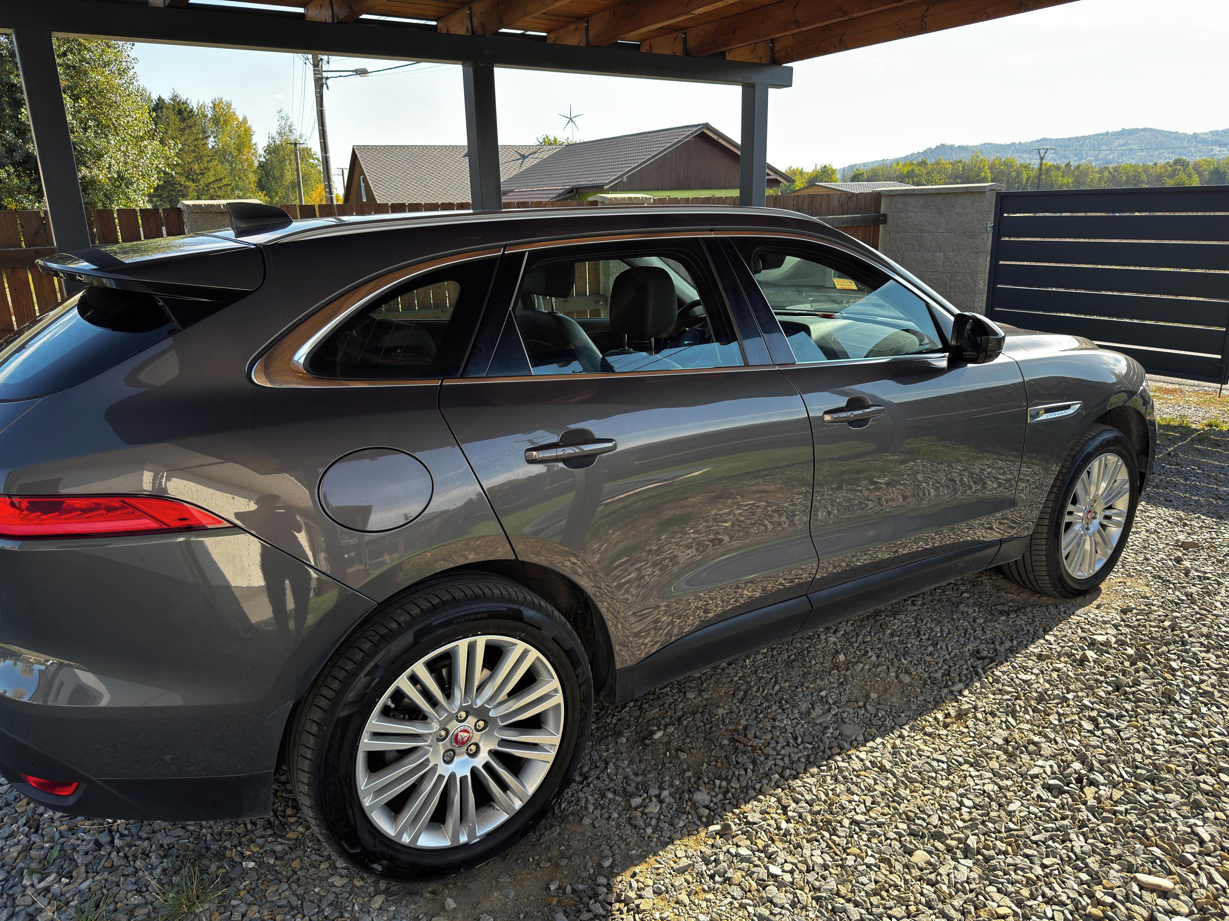 Jaguar F-Pace, 3.0d V6 (221 kW) - fotka 4