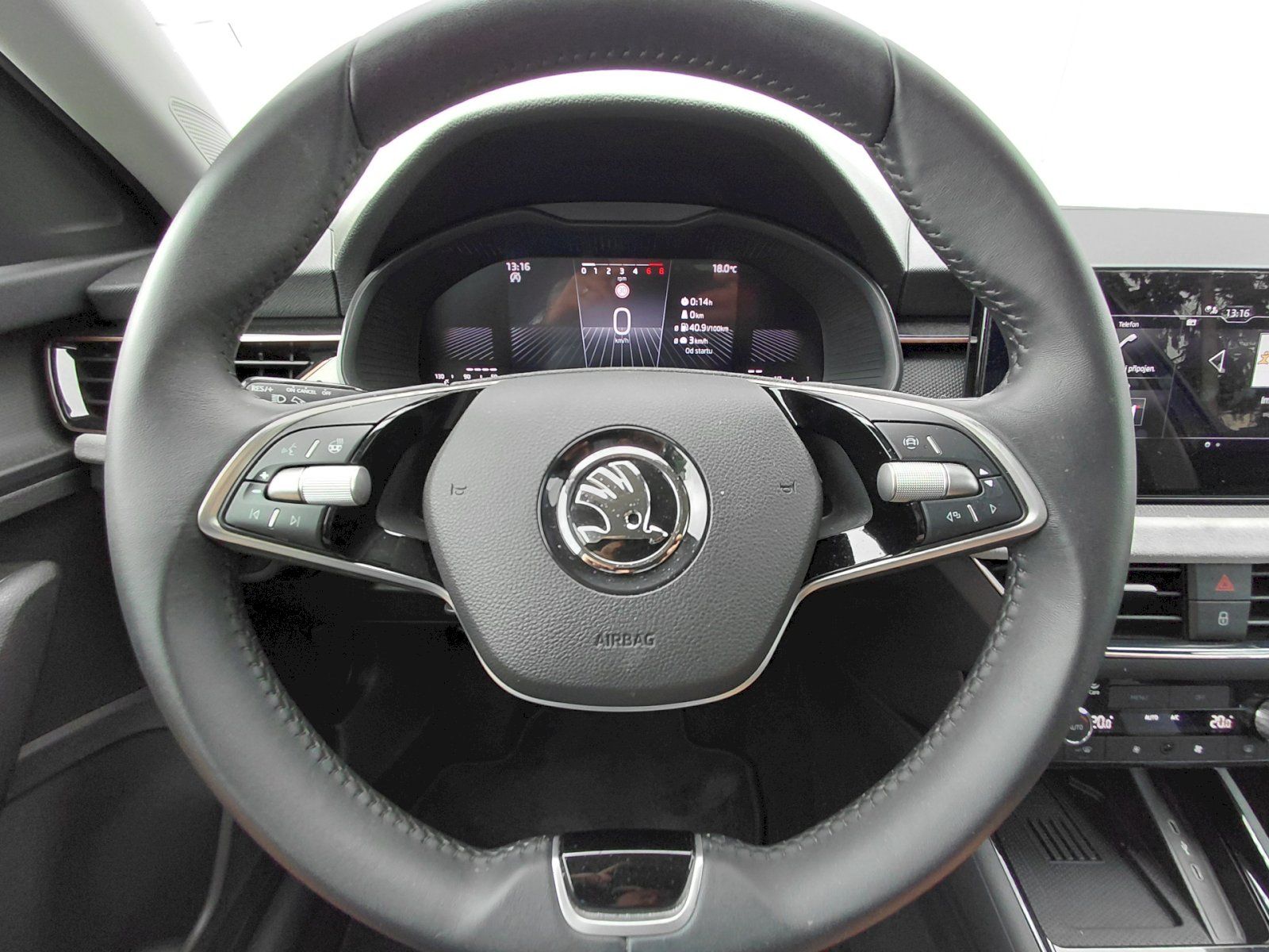 Škoda Scala, 1.0 TSI 85kW Top Selection - fotka 5