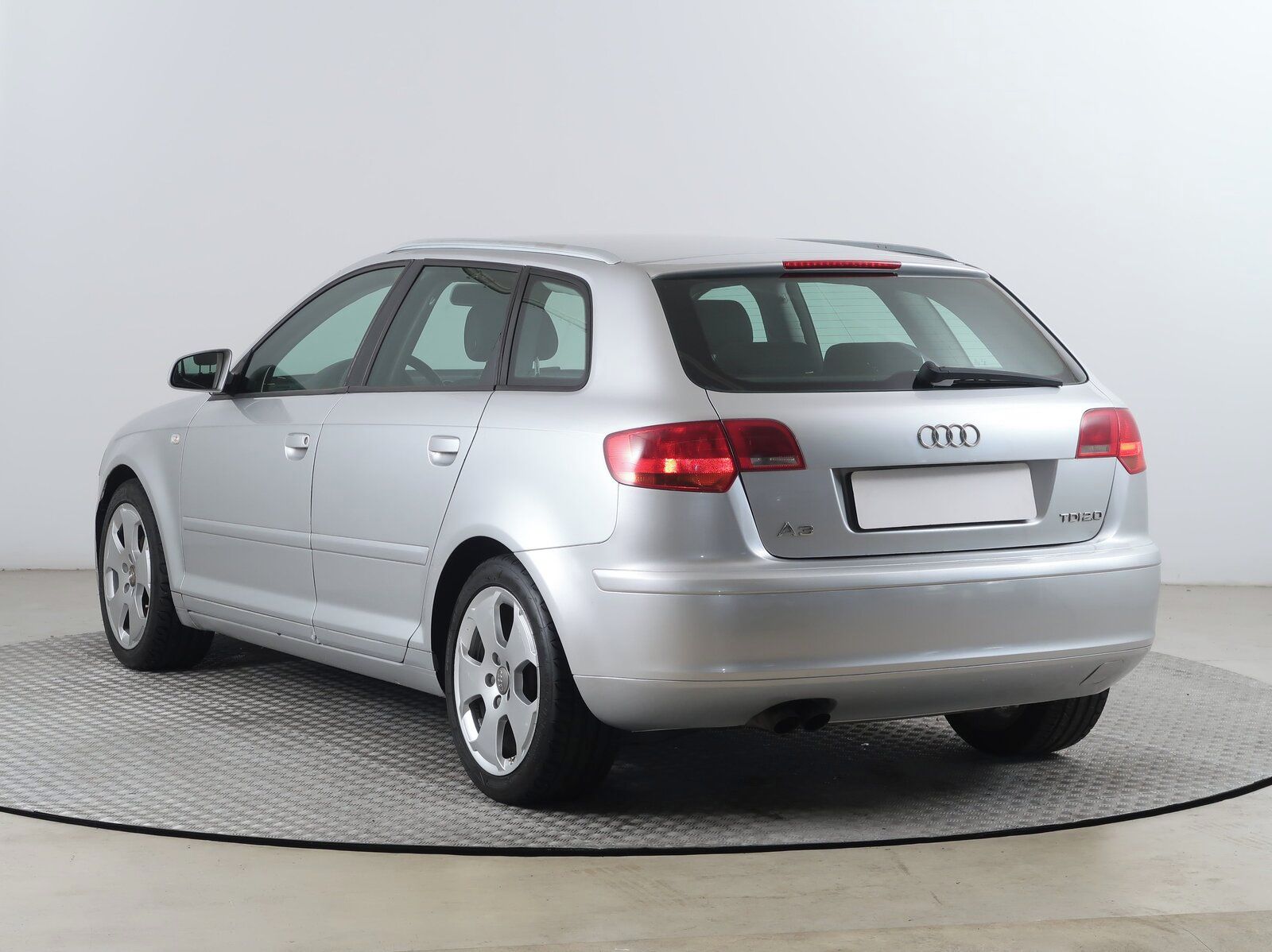 Audi A3, 2.0 TDI, po STK, rezervace - fotka 4