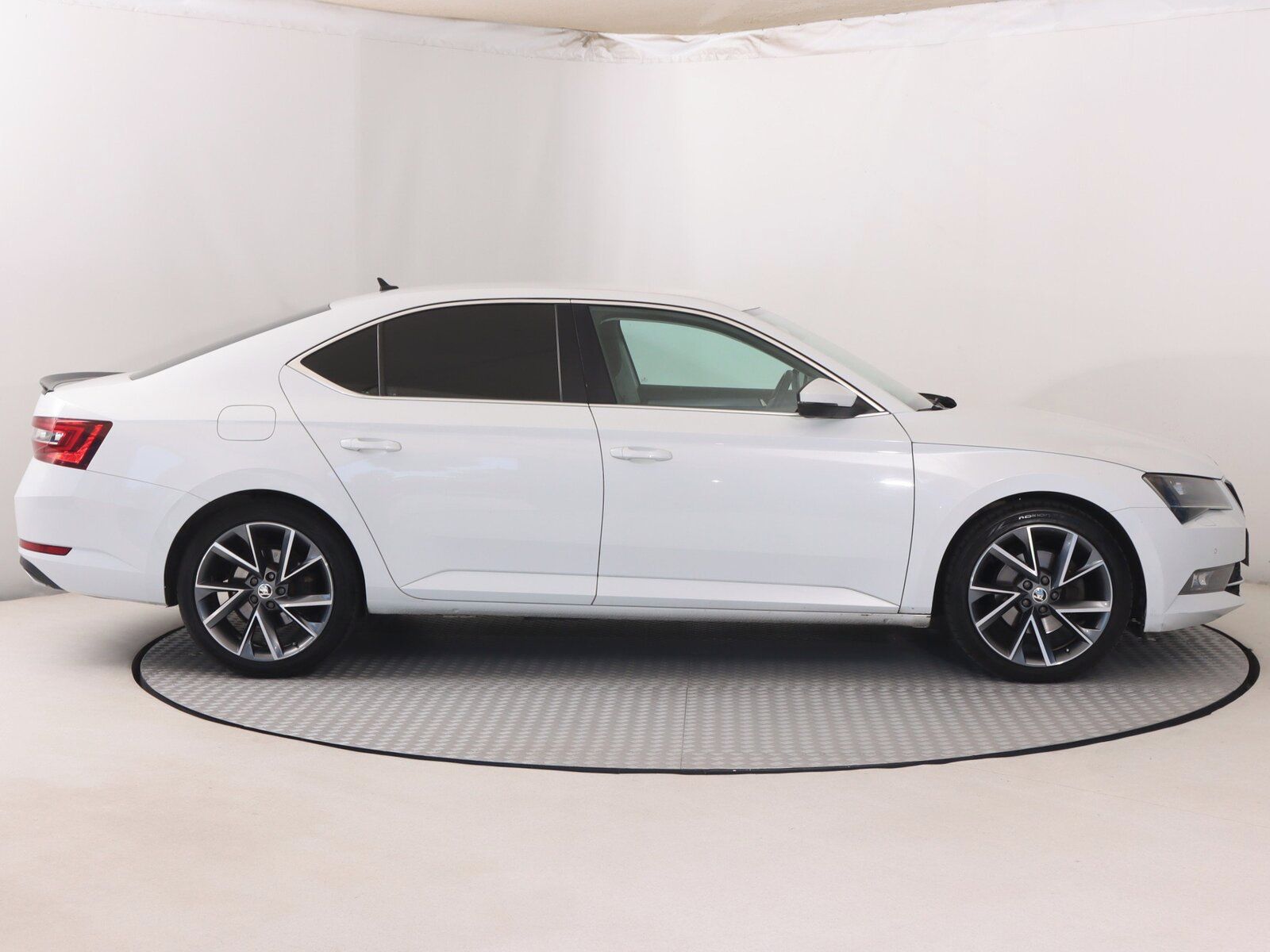 Škoda Superb, 2.0 TDI, Ambition Plus, 4X4 - fotka 6