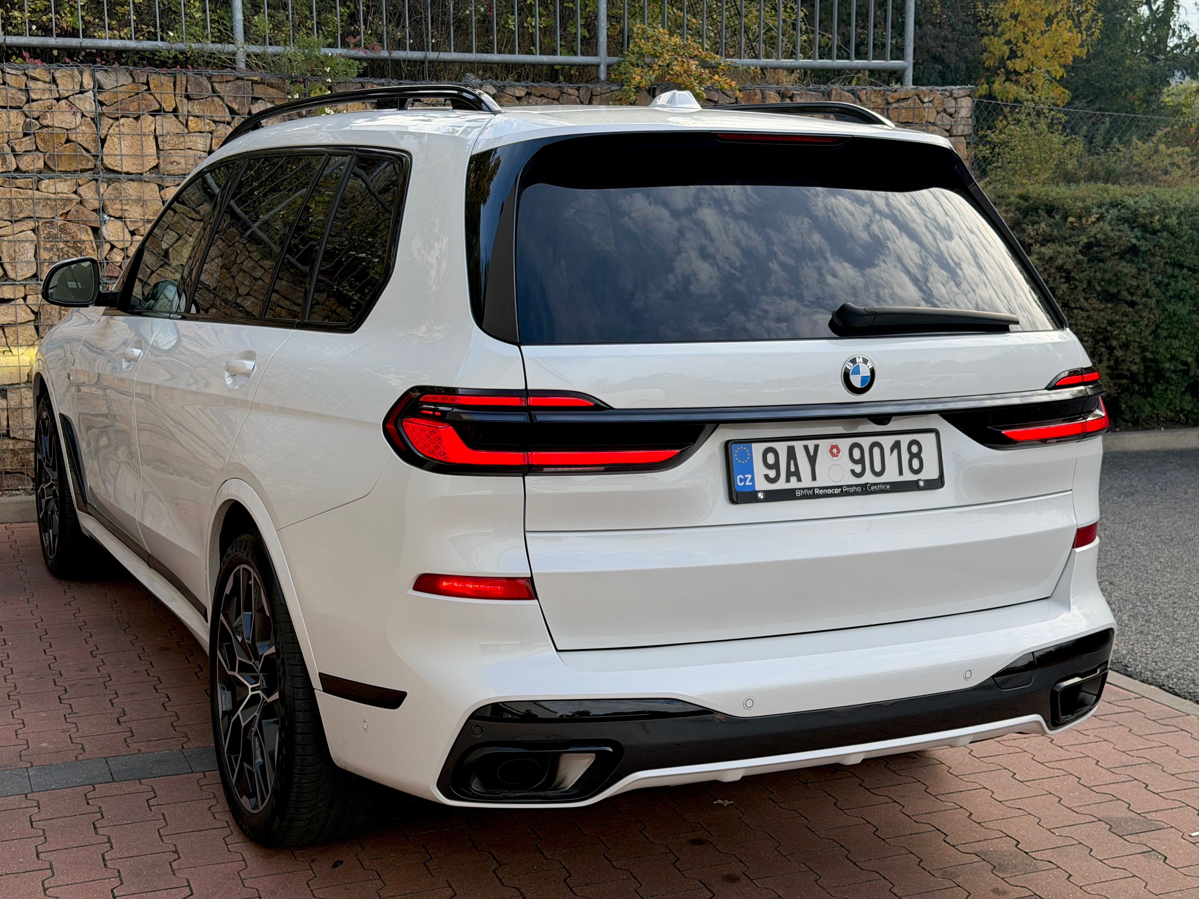 BMW X7, Individual 40d 250kW CZ 1.maj. - fotka 4