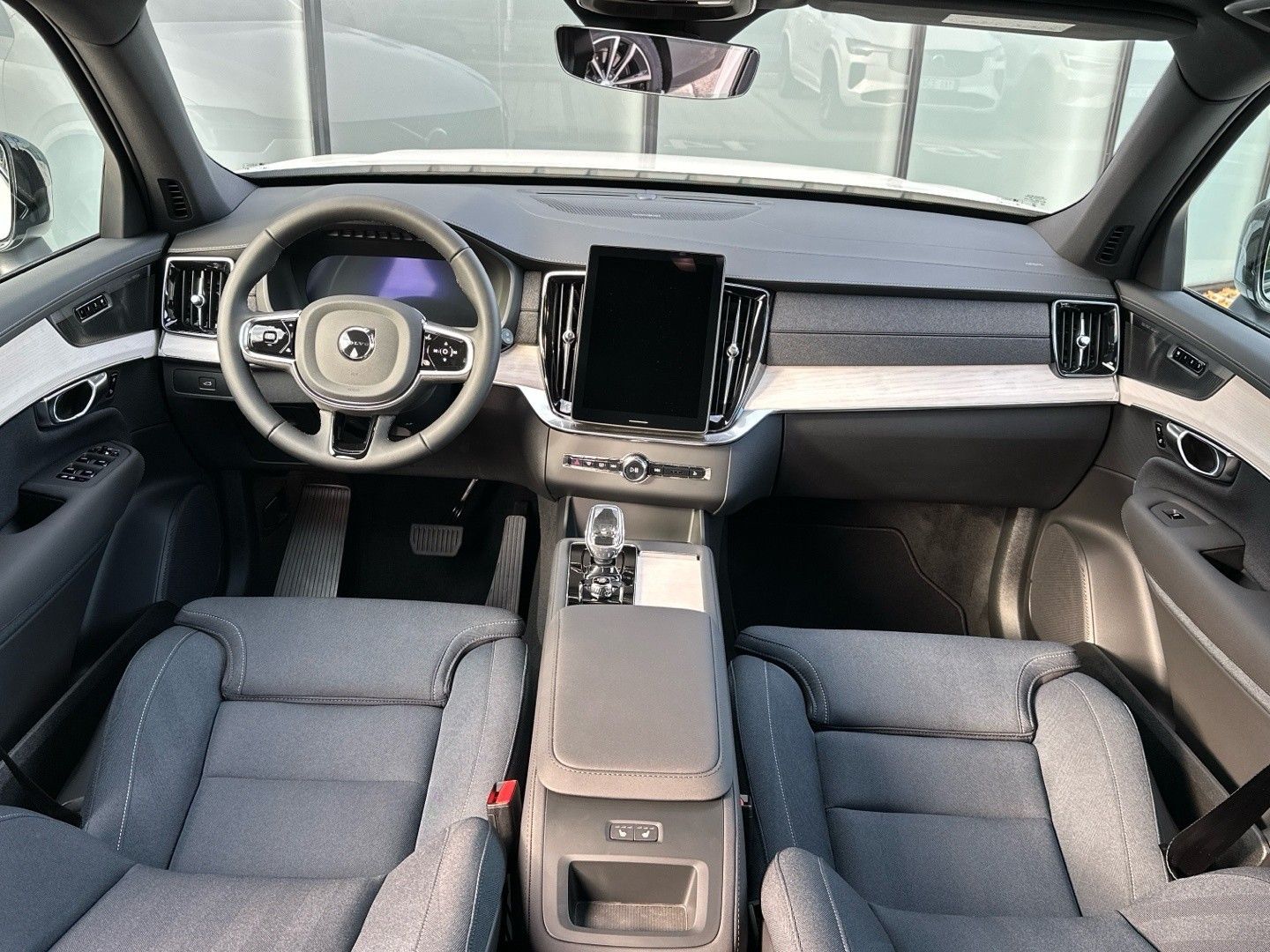 Volvo XC90, 2.0B5 184kW 4x4  PLUS DARK - fotka 4