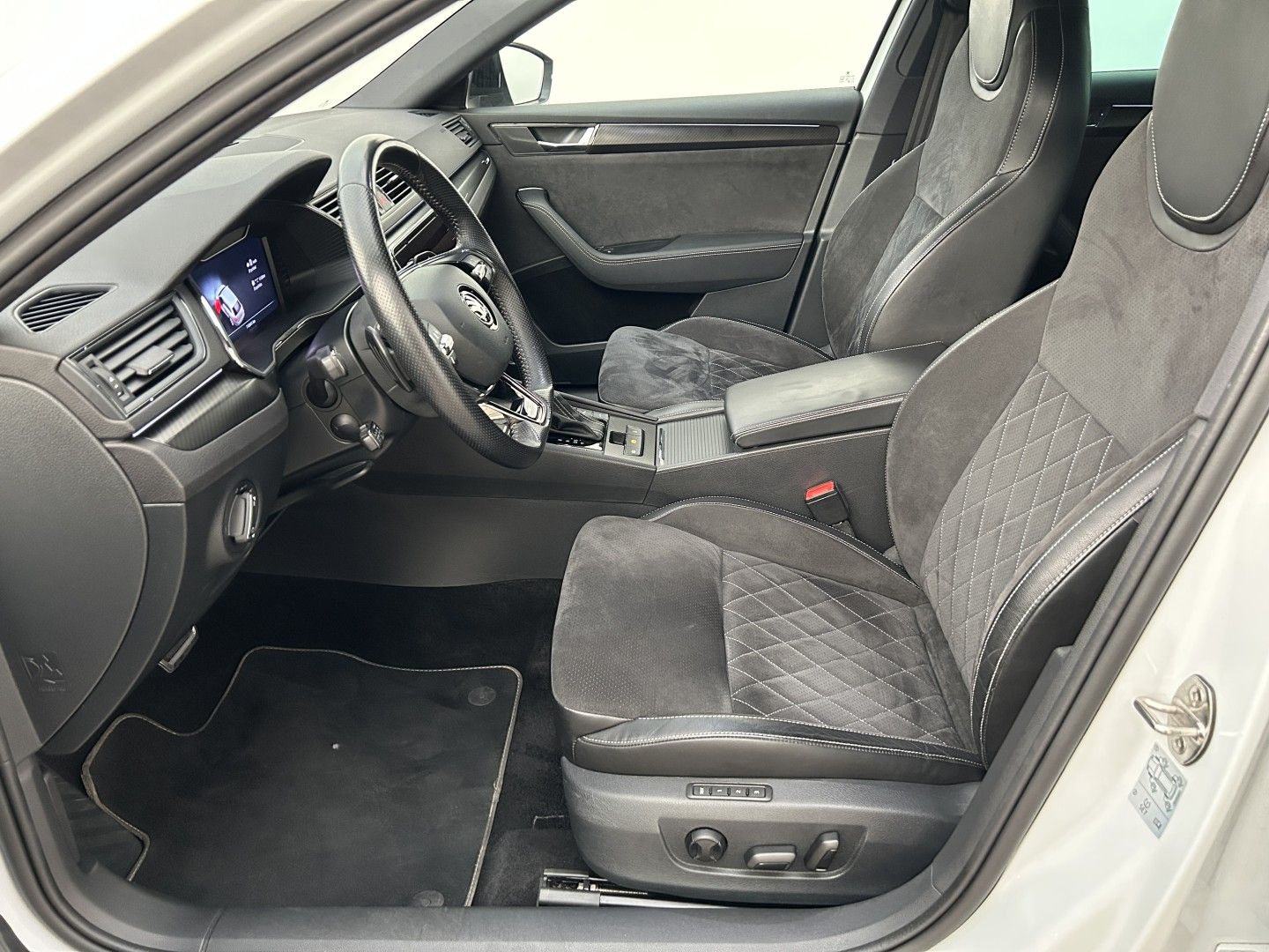 Škoda Superb, 2.0TDI 147kW 4x4  SportLine - fotka 6
