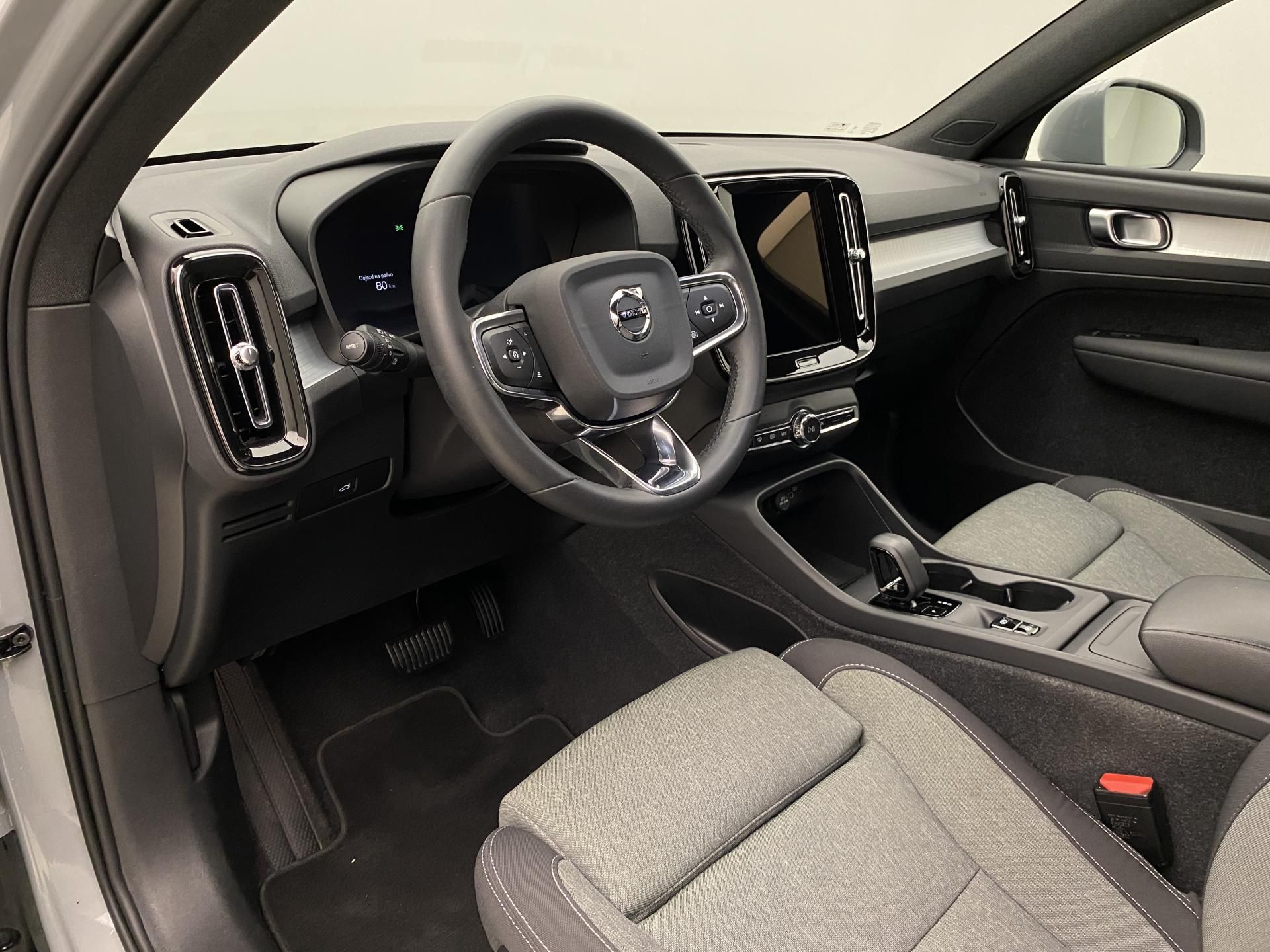 Volvo XC40, B3 CORE AUT CZ - fotka 4