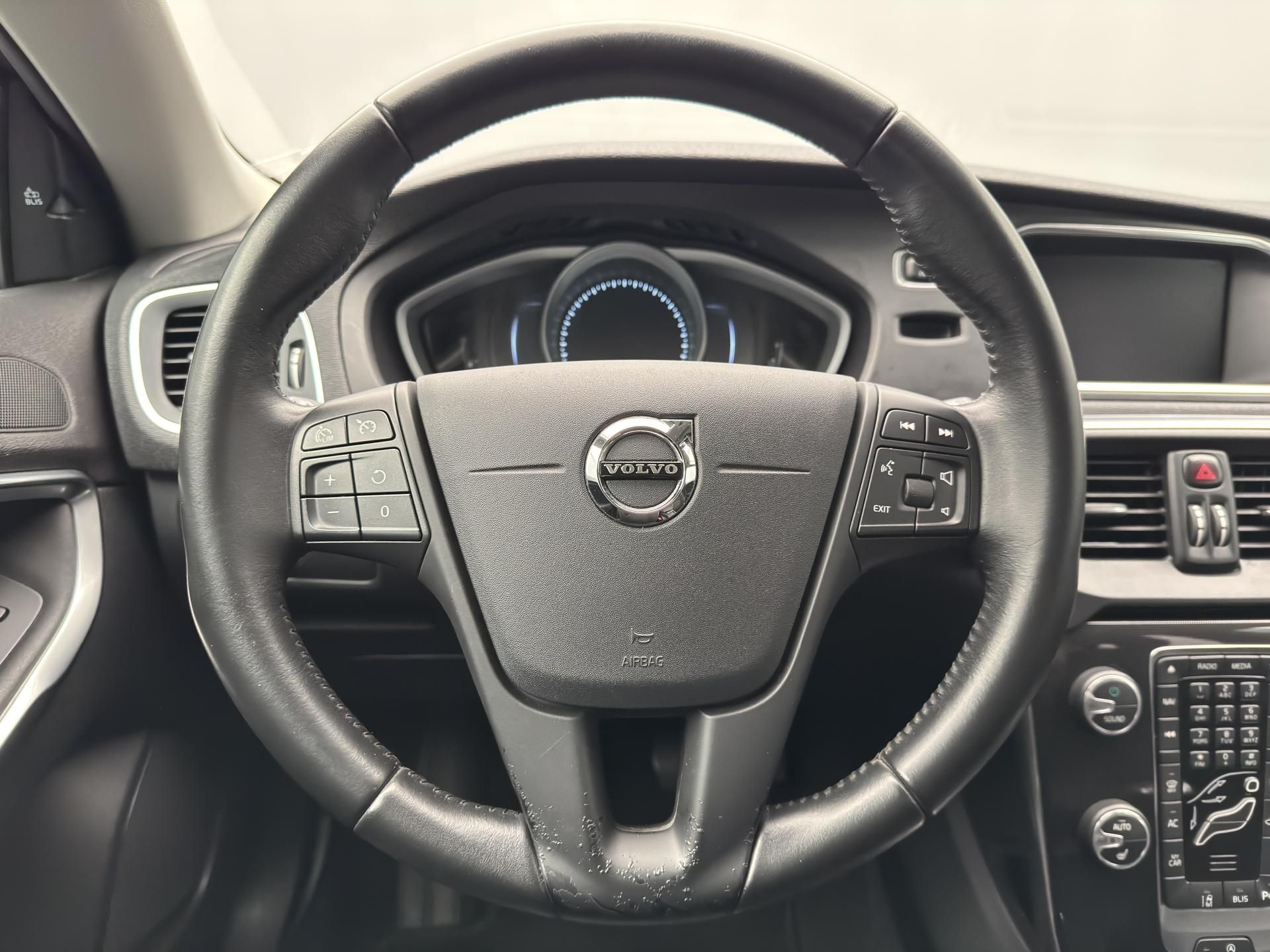 Volvo V40, D2 KINETIC - fotka 3