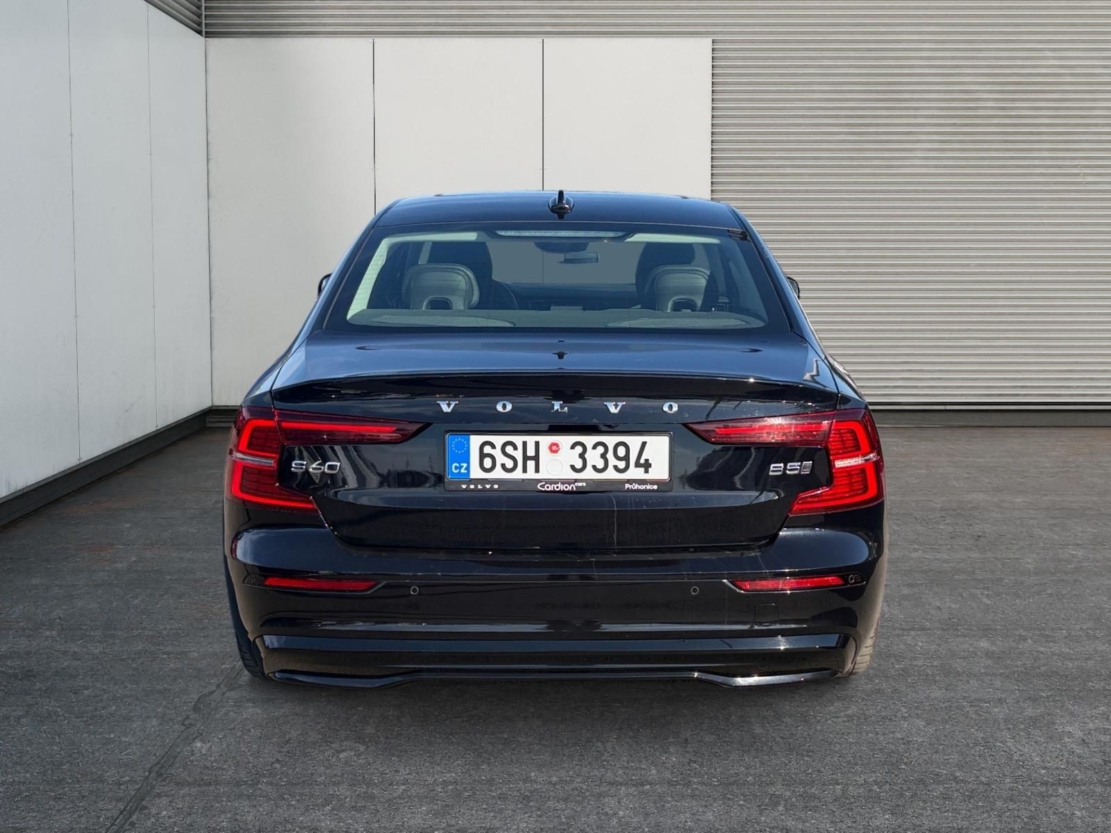 Volvo S60, ULTIMATE DARK B5 184kW AWD CZ - fotka 5