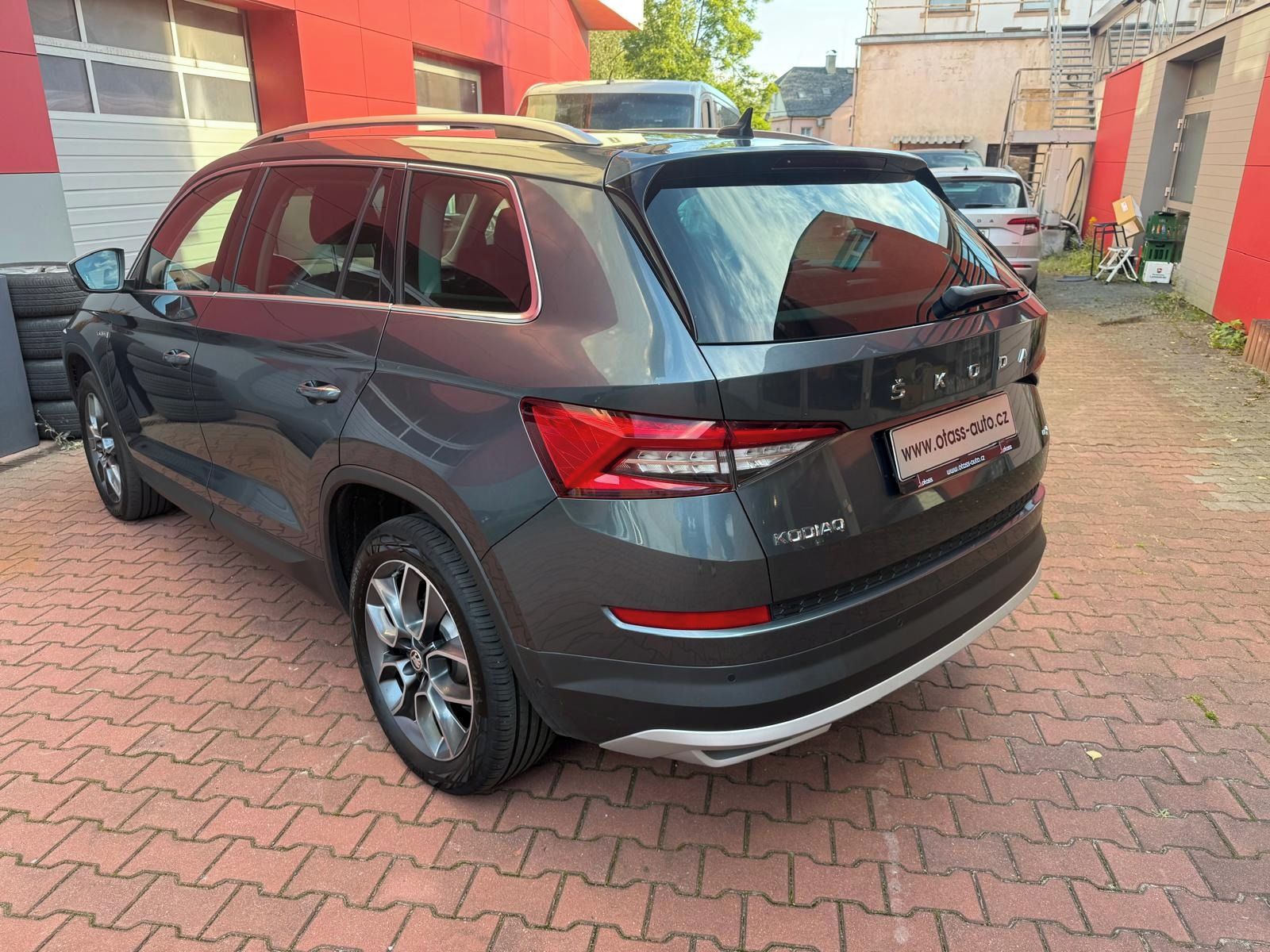 Škoda Kodiaq, SCOUT 4x4, 7 míst, panorama,TZ - fotka 4