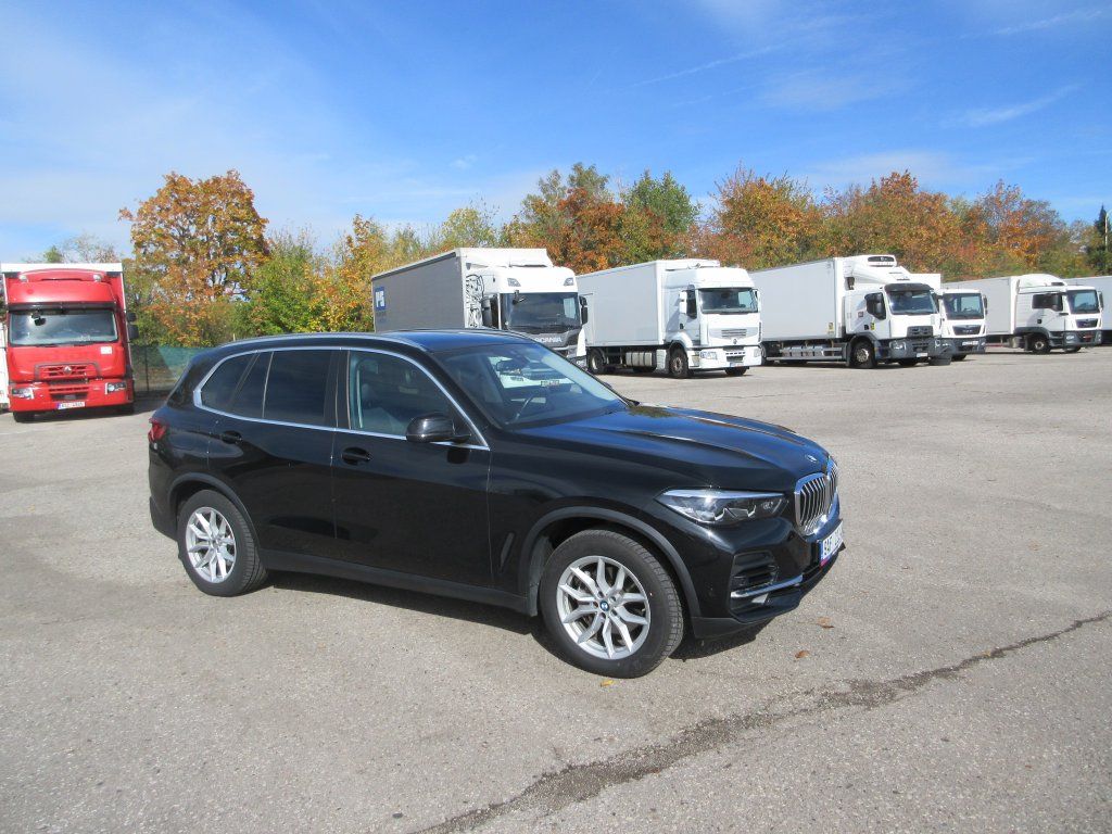 BMW X5, 3.0 Xdrive 30d 46 000 km - fotka 2